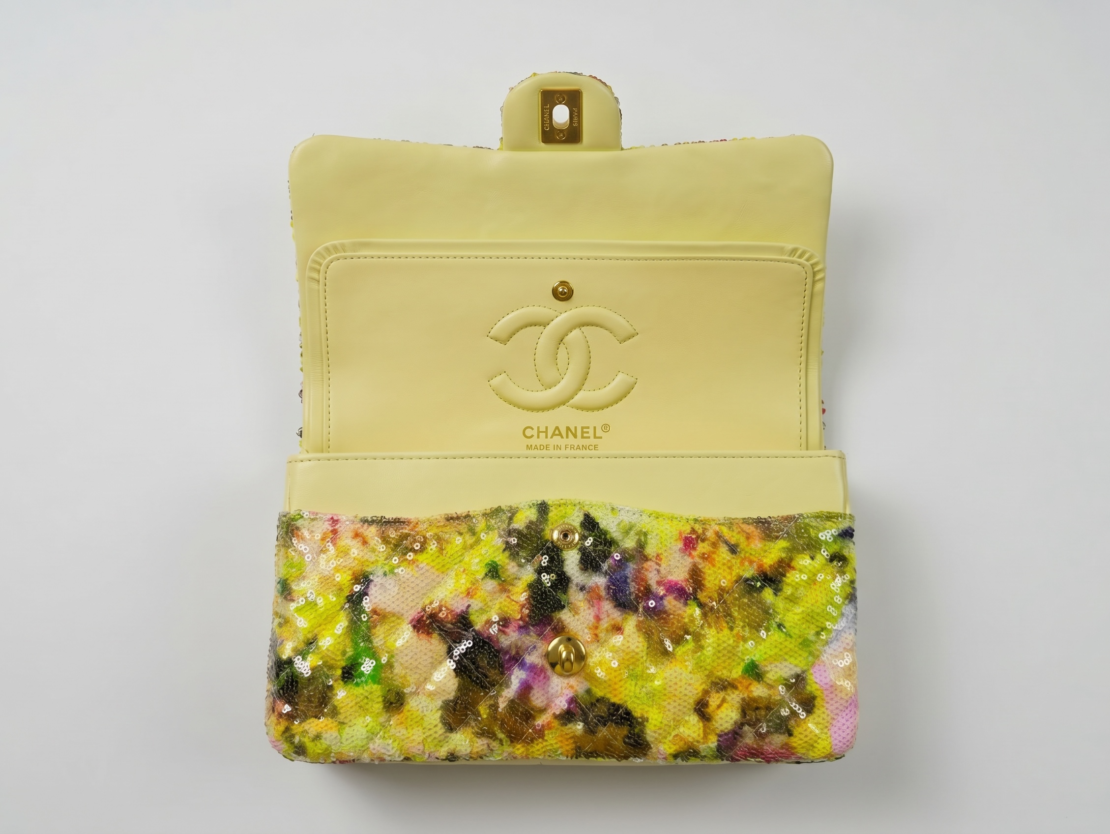 ✨ Chanel Floral Sequin Classic Flap Bag 🌸💛