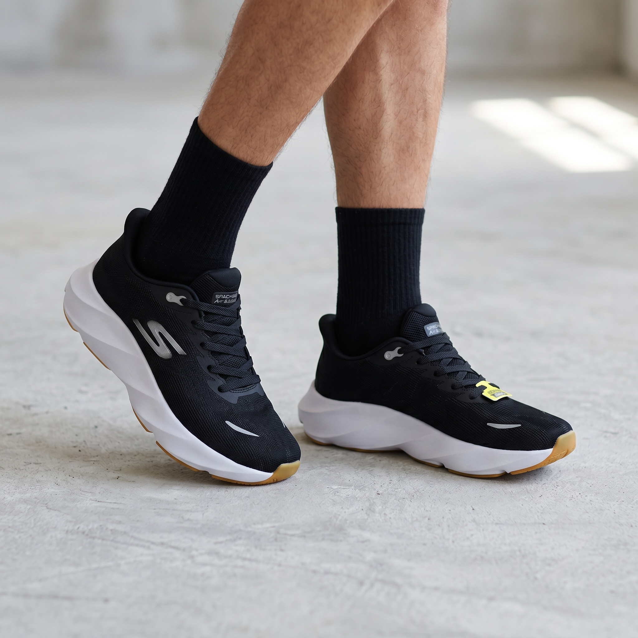 🖤 Skechers GO RUN Performance Sneakers – Black/White