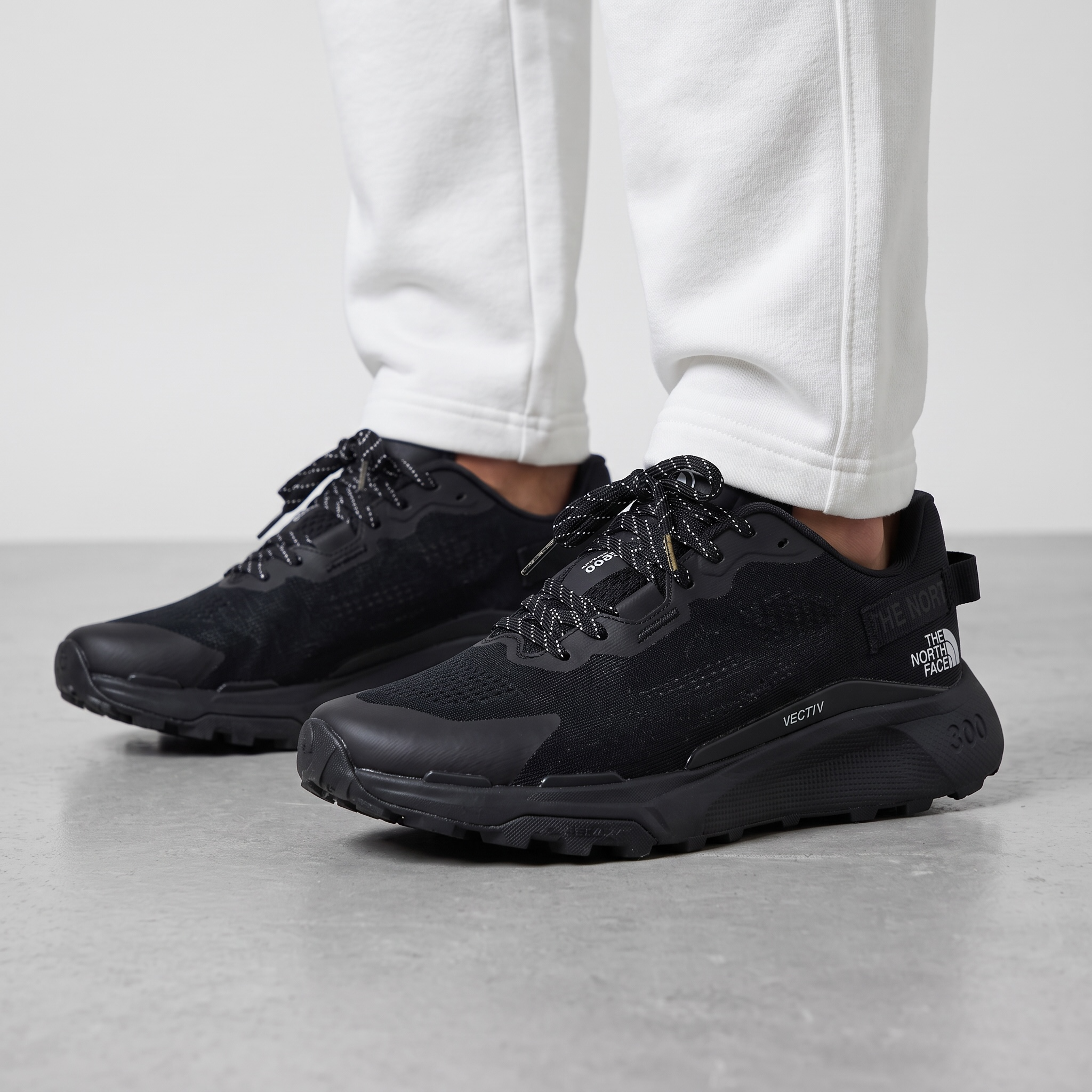 🖤 The North Face VECTIV 800 – Triple Black Trail Running Shoes