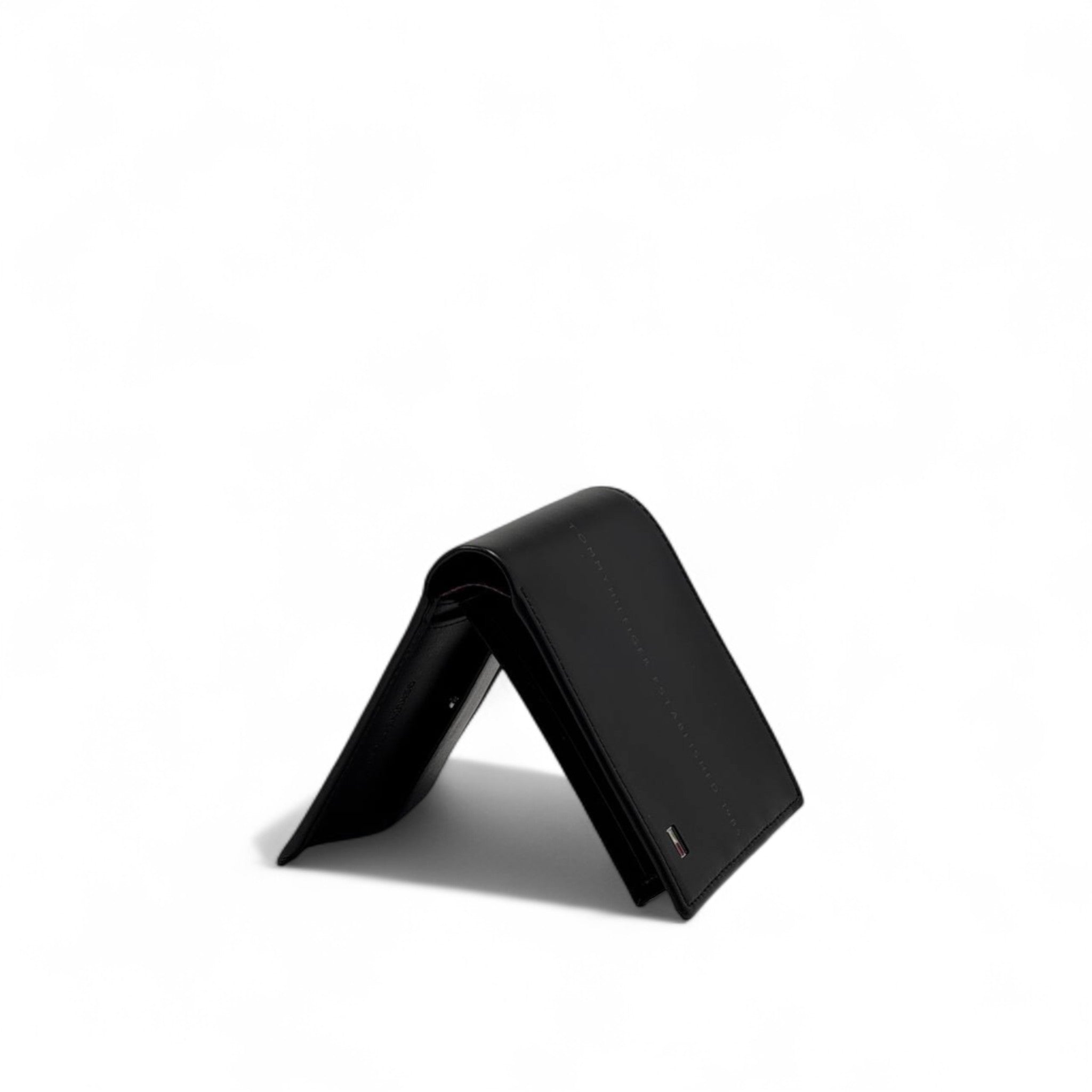 Tommy Hilfiger Classic Black Leather Wallet – EST. 1985 🖤✨