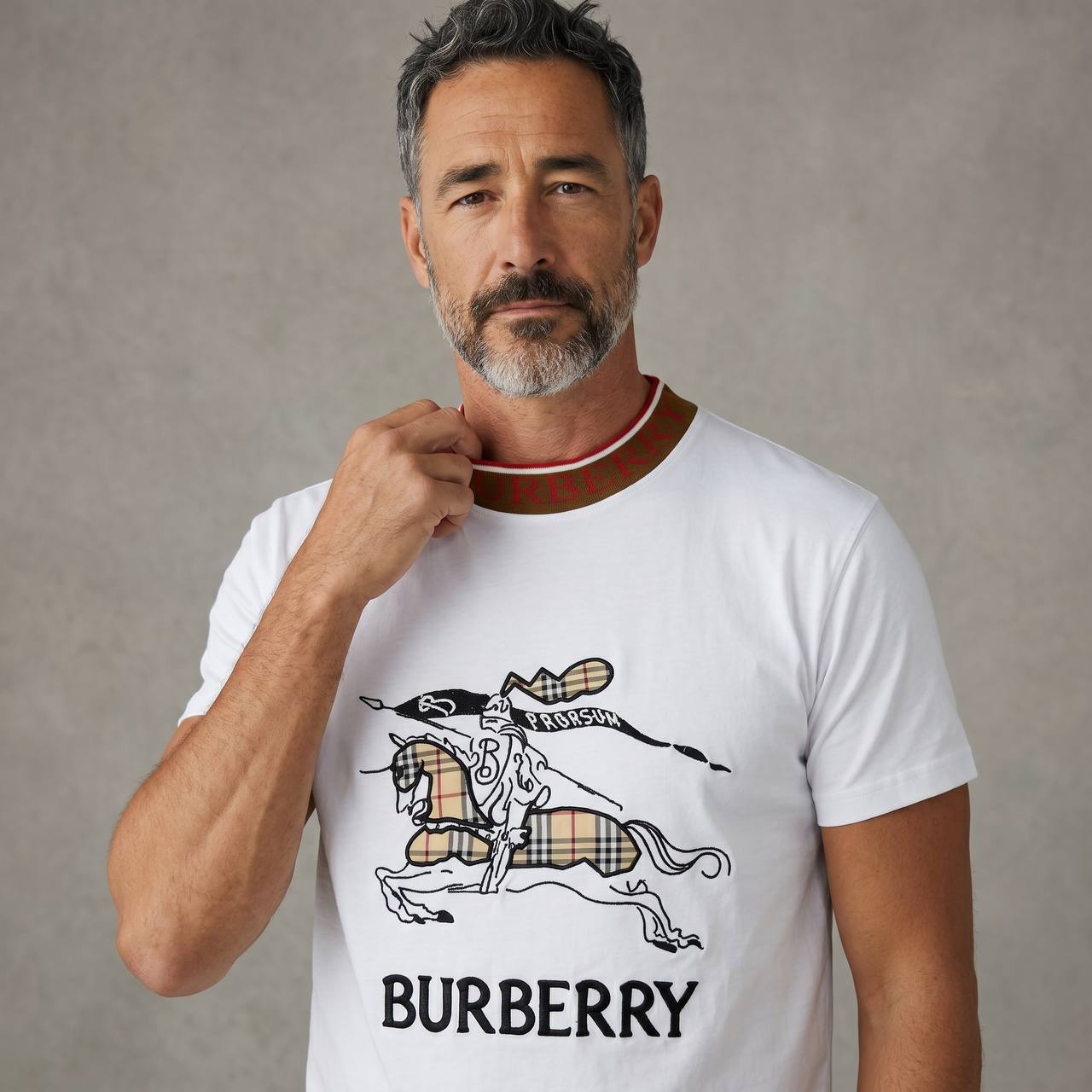 Burberry Equestrian Knight Graphic T-Shirt – White Heritage Edition 🤍✨