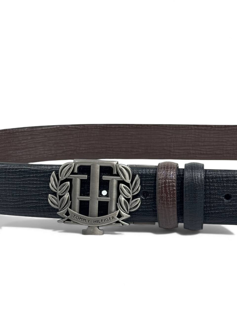 🖤 Tommy Hilfiger Crest Reversible Leather Belt – Black & Brown (110 cm) 🖤