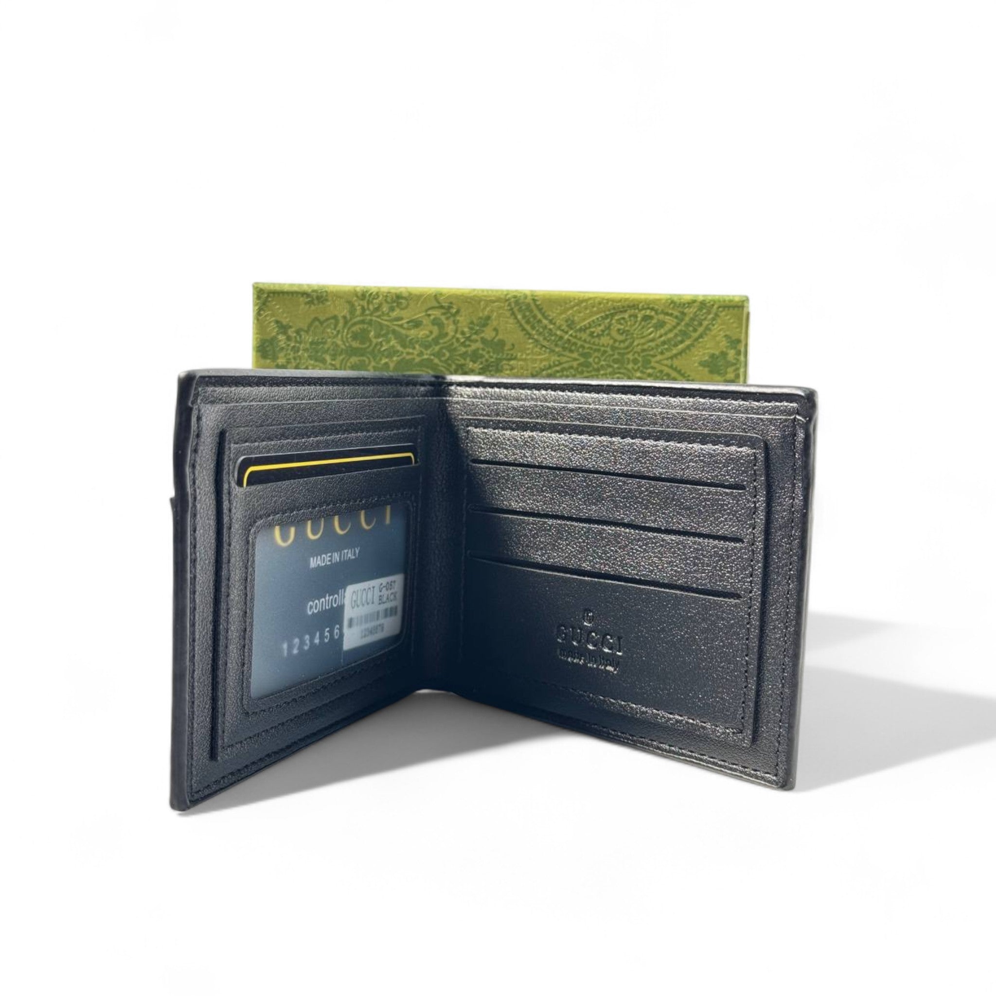 Gucci Beige Leather wallet with Cut-Out GG Logo ๐๐
