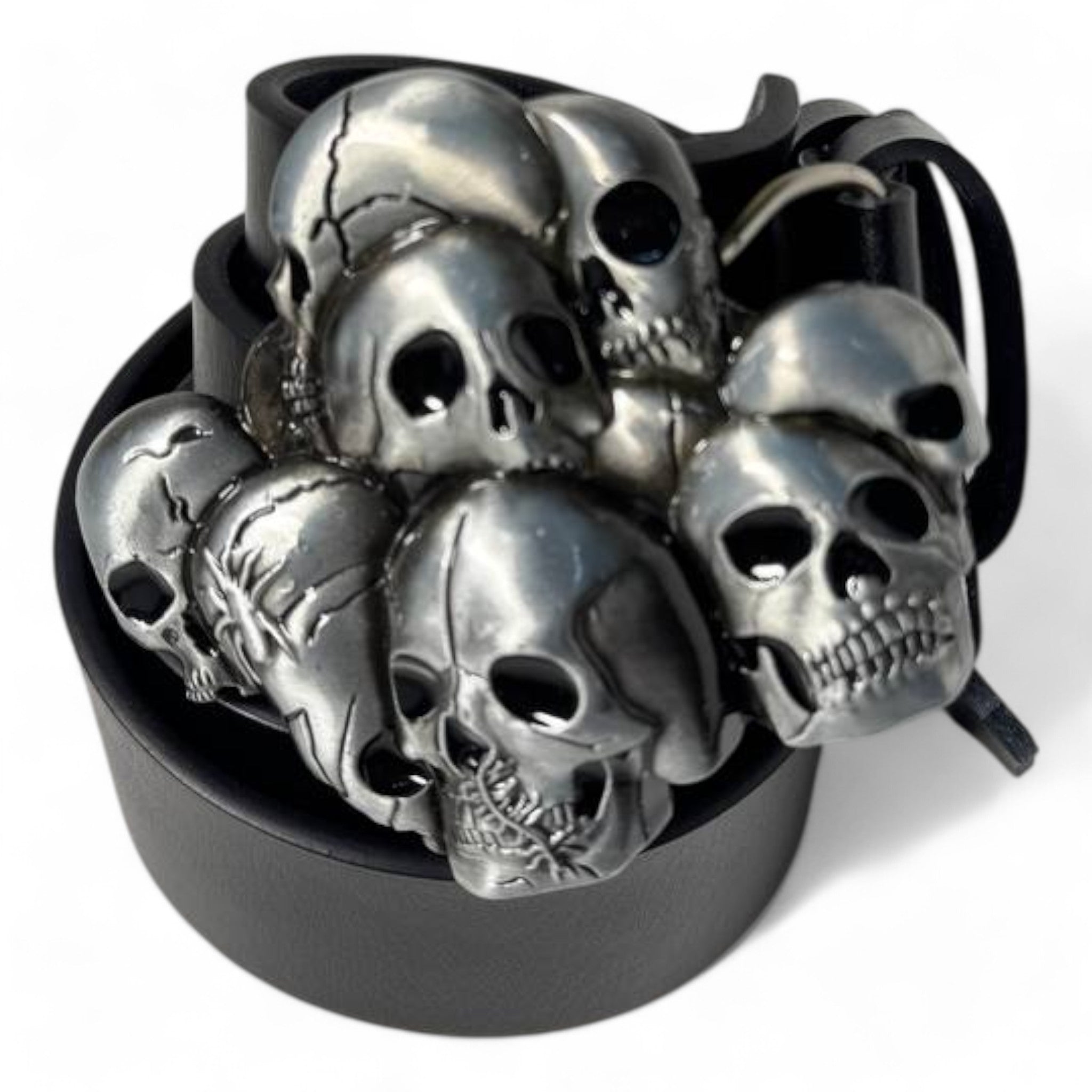 Bold Skull-Design Black Leather Belt