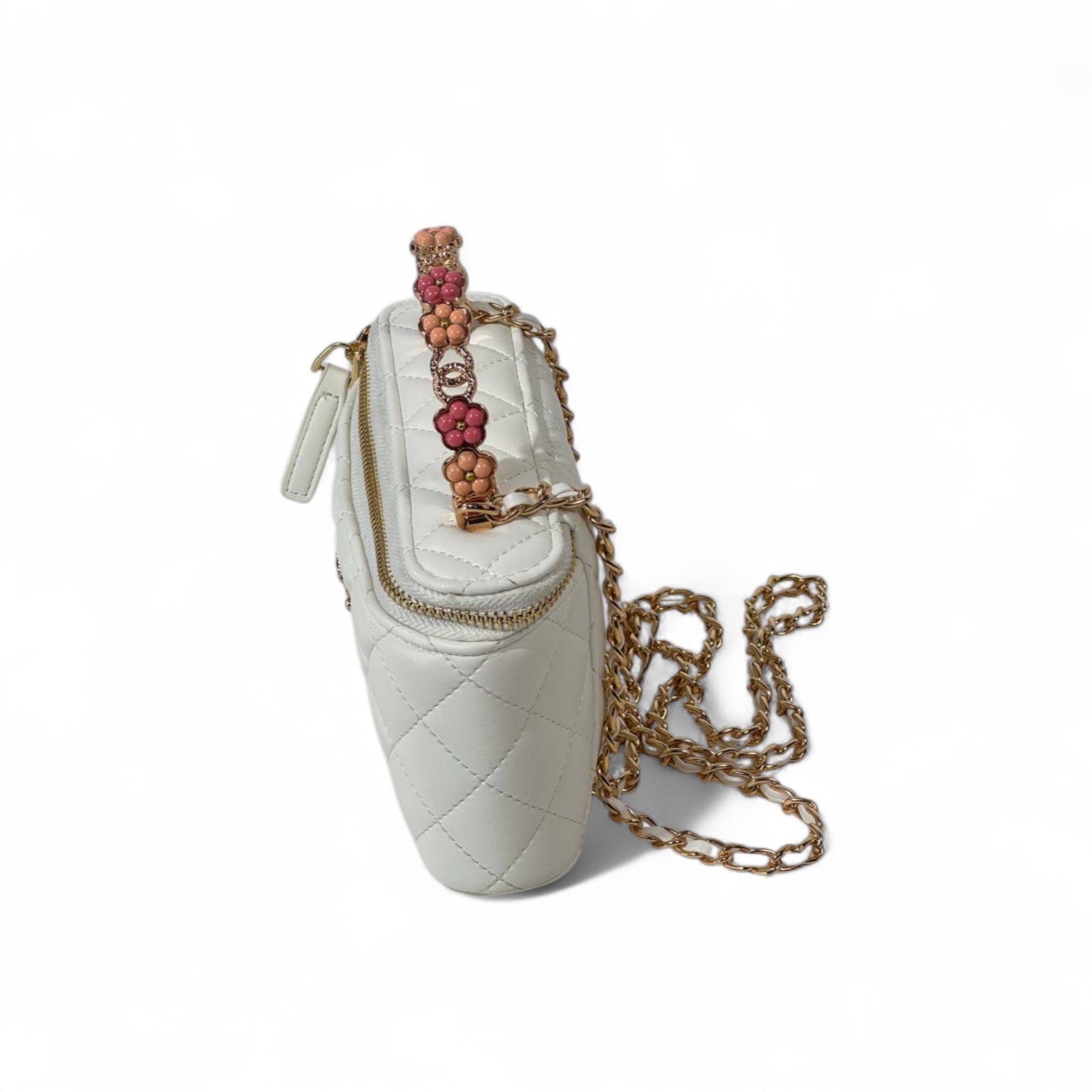 Chanel White Quilted Mini Vanity Bag – Gold Chain Handle & CC Logo 🕊️