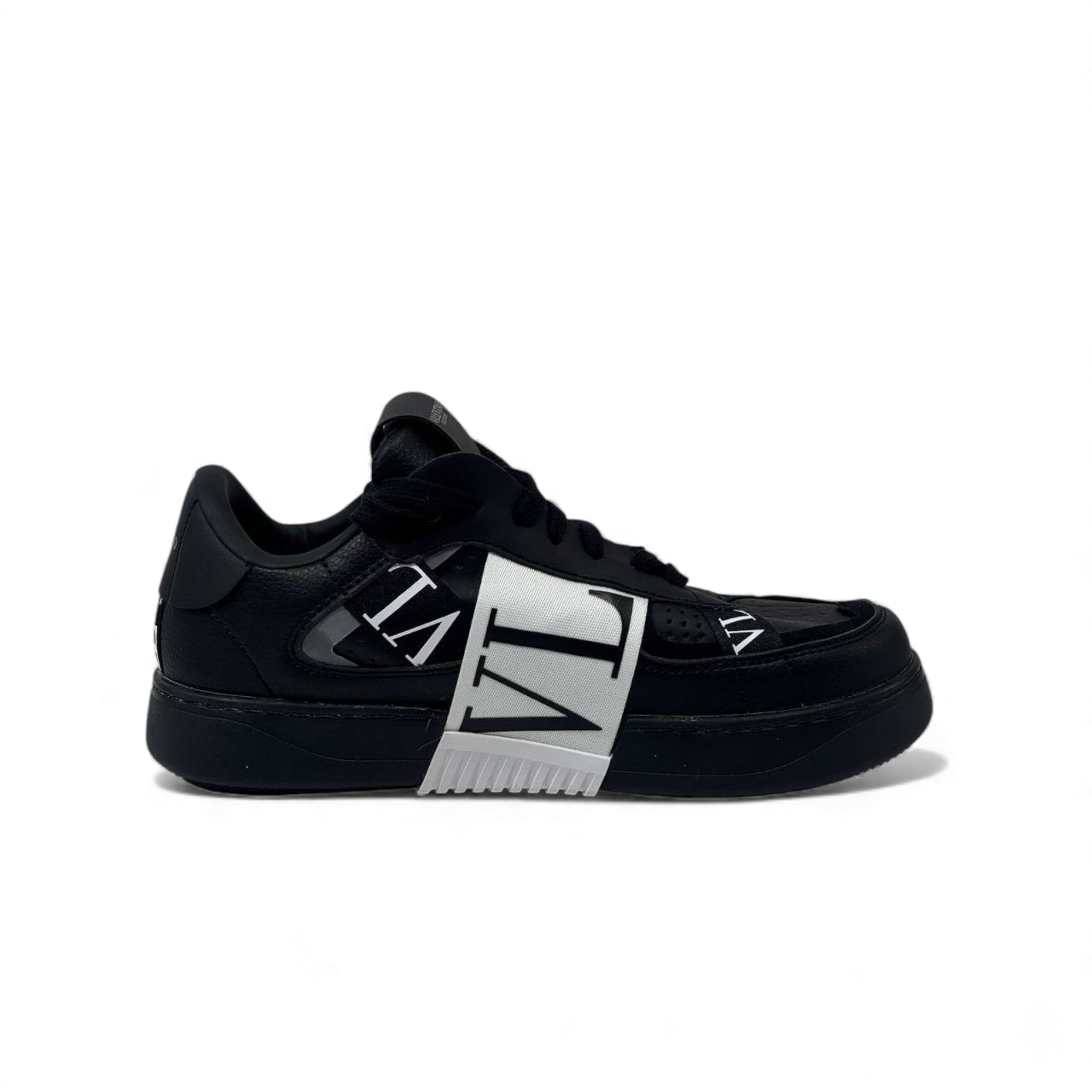 🖤 Valentino Garavani VL7N Black Sneakers – Bold Luxury, Italian Edge 👟