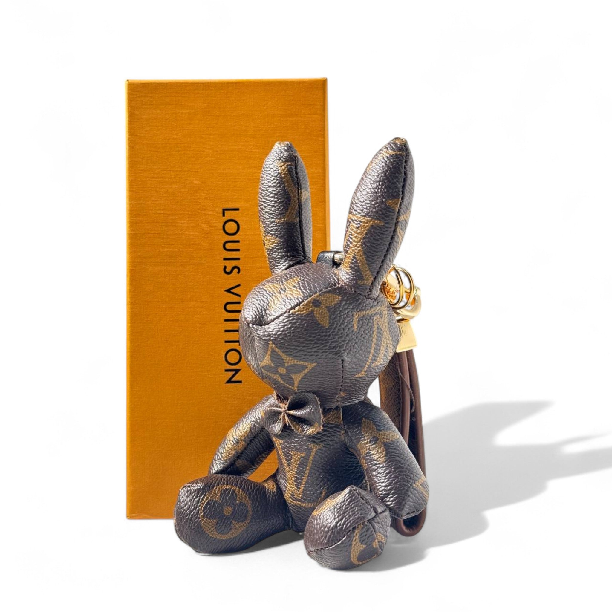👜 Louis Vuitton-Inspired Bunny Keychain – Classic Monogram Plush Charm with Gold Clip ✨