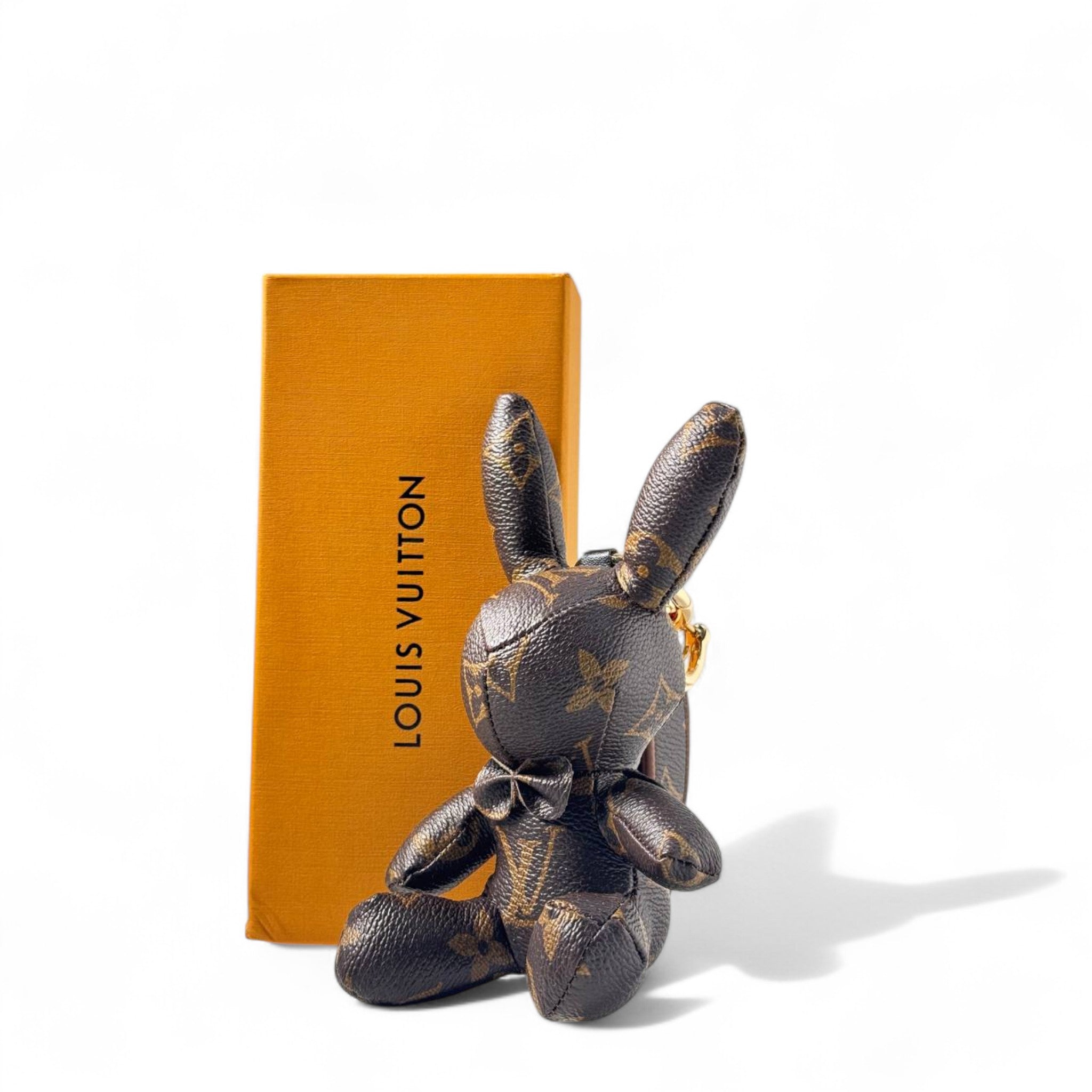 👜 Louis Vuitton-Inspired Bunny Keychain – Classic Monogram Plush Charm with Gold Clip ✨