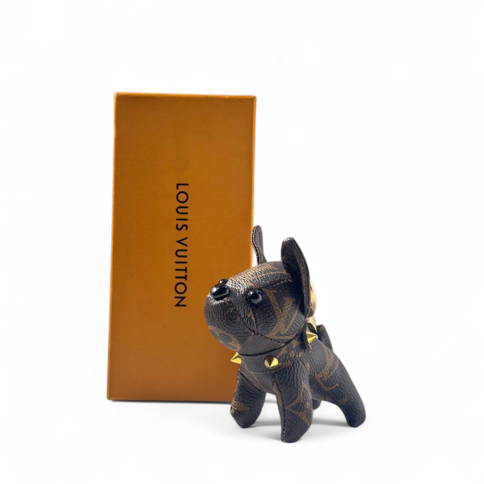 ✨ Louis Vuitton-Inspired Bulldog Keychain – Classic Monogram Dog Charm with Gold Spikes 👜