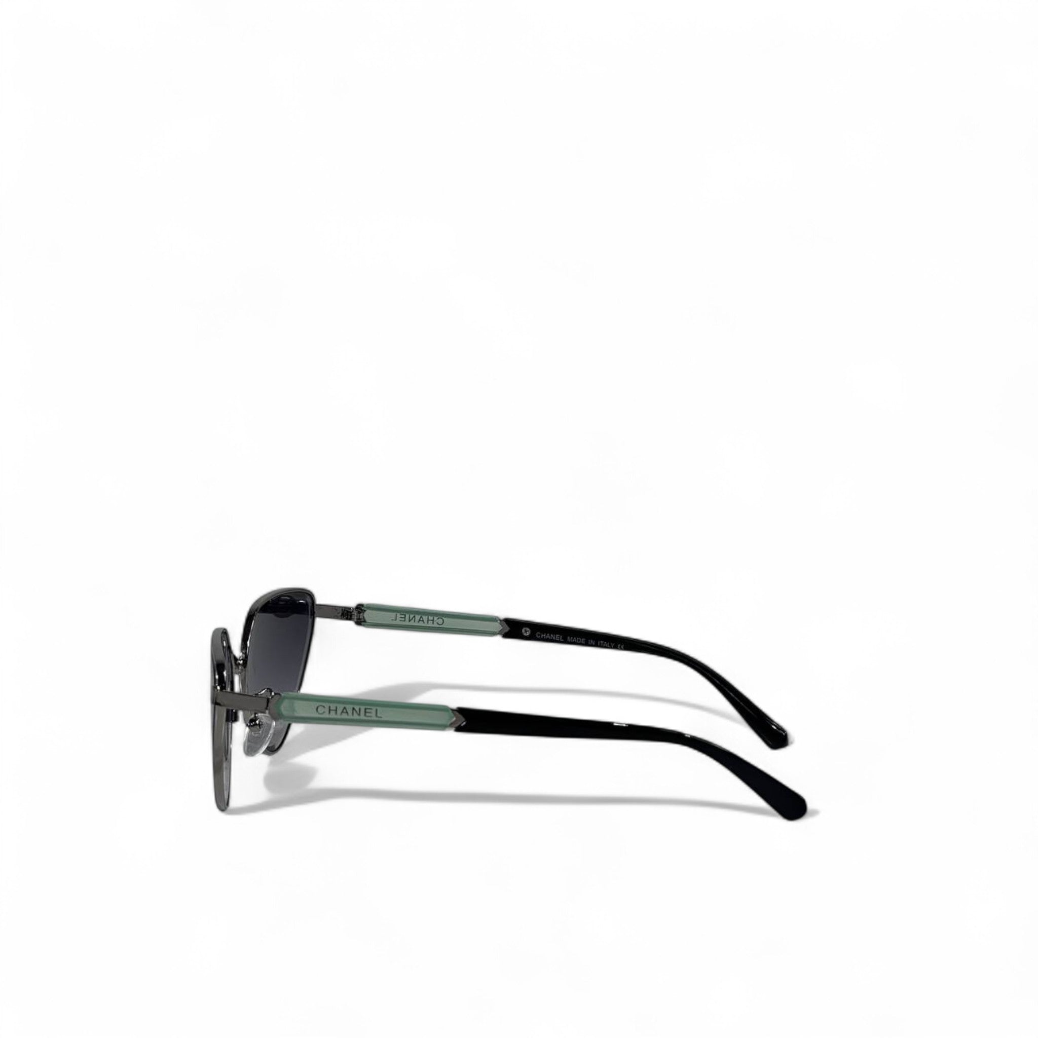 ✨ Chanel Cat-Eye Gradient Sunglasses – Black & Green