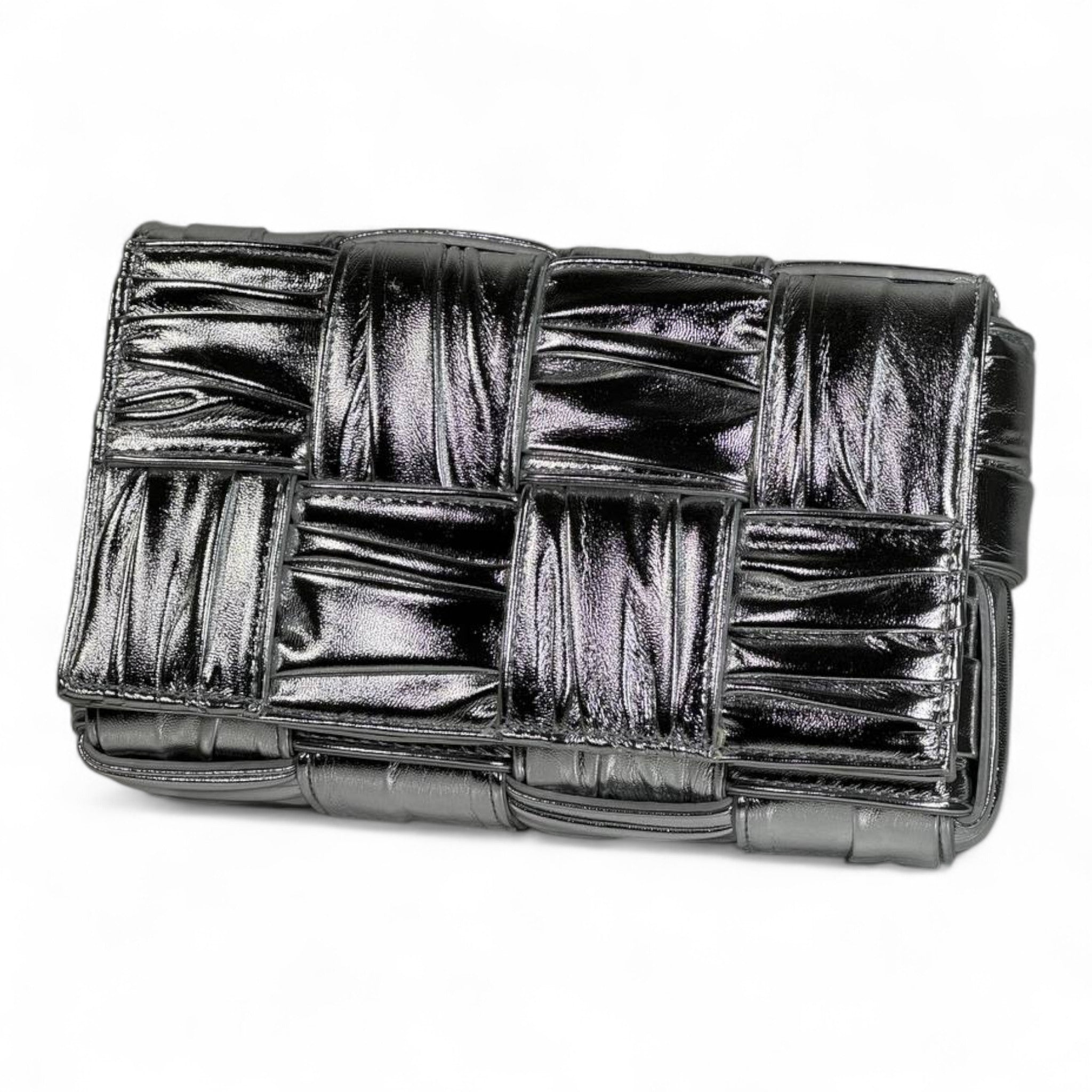 Bottega Veneta-Inspired Metallic Woven Shoulder Bag – Black Chrome ✨🖤