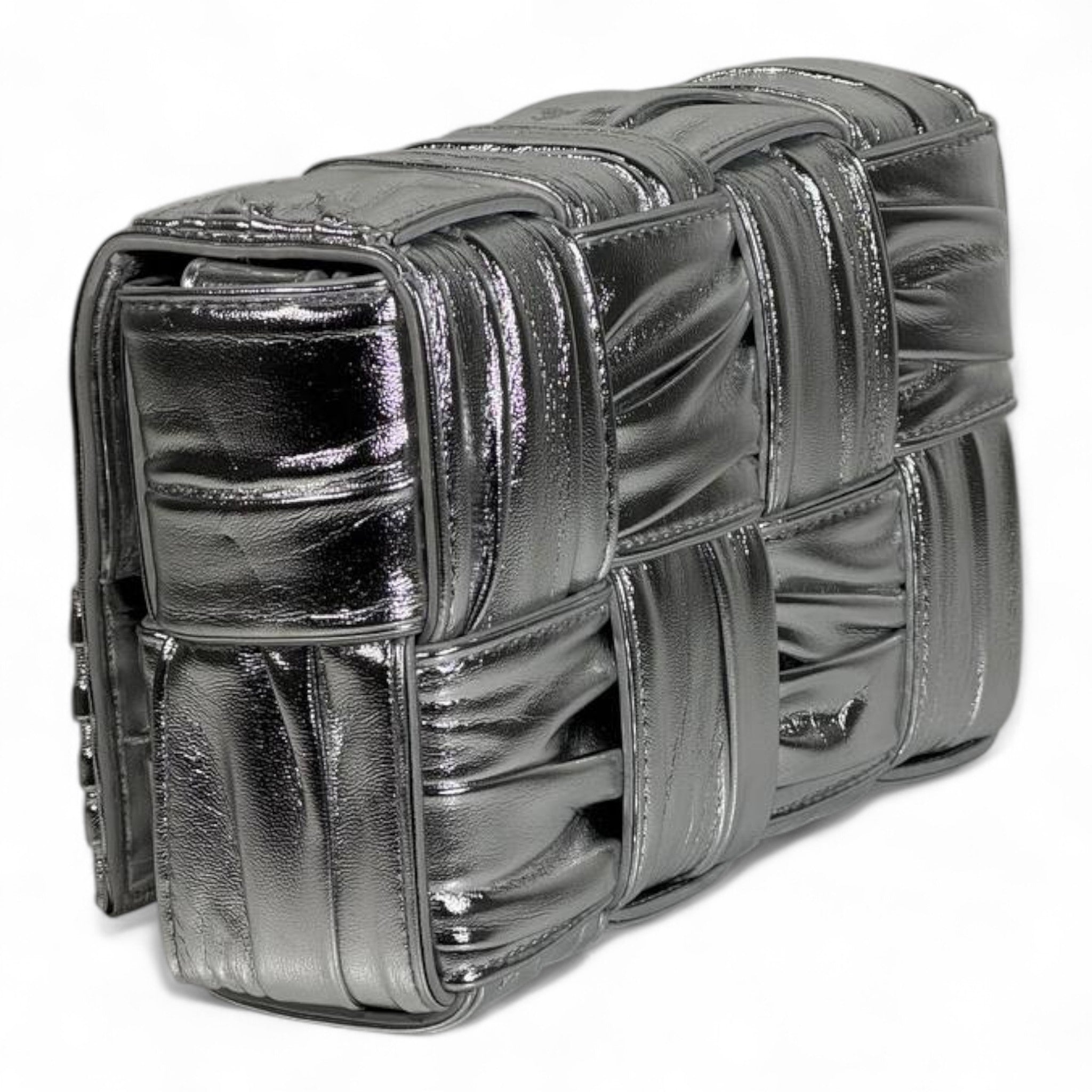 Bottega Veneta-Inspired Metallic Woven Shoulder Bag – Black Chrome ✨🖤