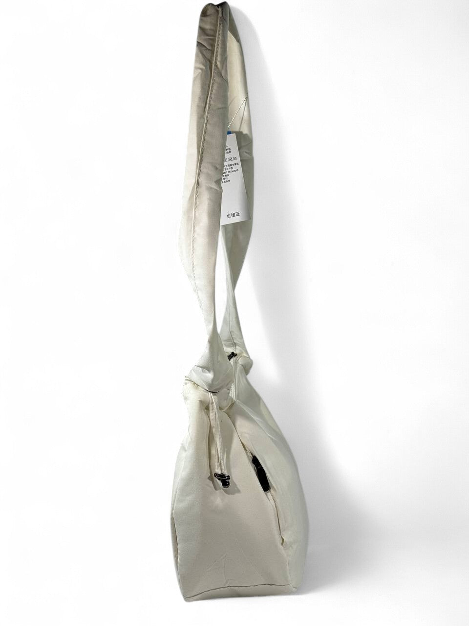 🔥 Adidas Originals Cloud-White Shoulder Bag – “Minimal Style, Maximum Comfort” 🤍✨