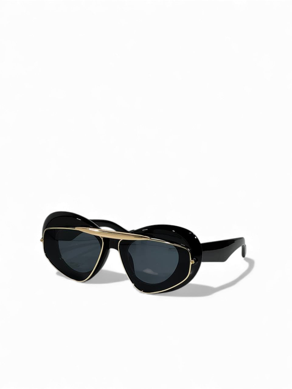 Bold Black & Gold Matrix Sunglasses – Futuristic Luxury Statement 🖤✨🕶️