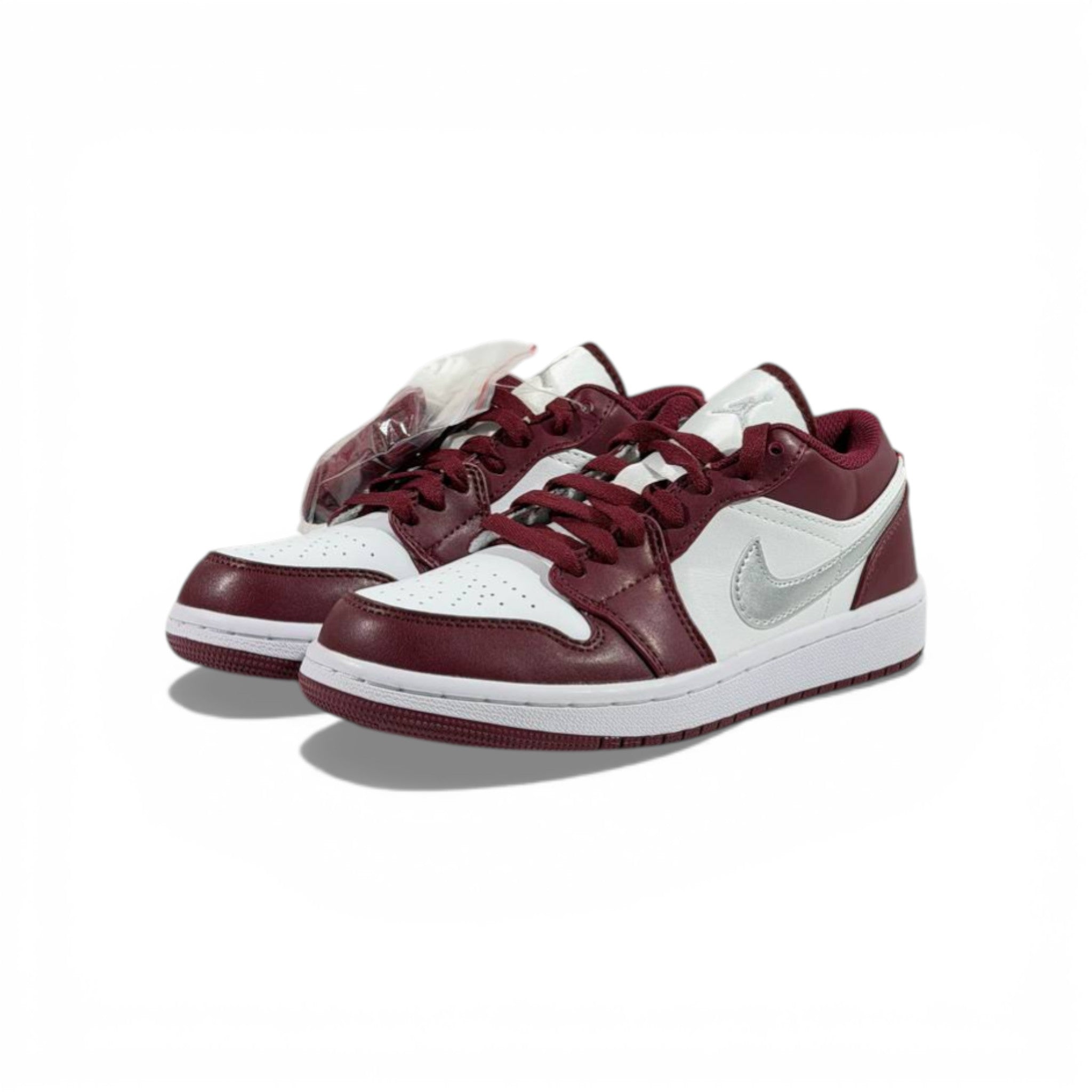 Nike Dunk Low Burgundy & White Sneakers 👟❤️🔥🤍 Premium Streetwear Shoes – Women & Men Casual Trainers 🔥✨