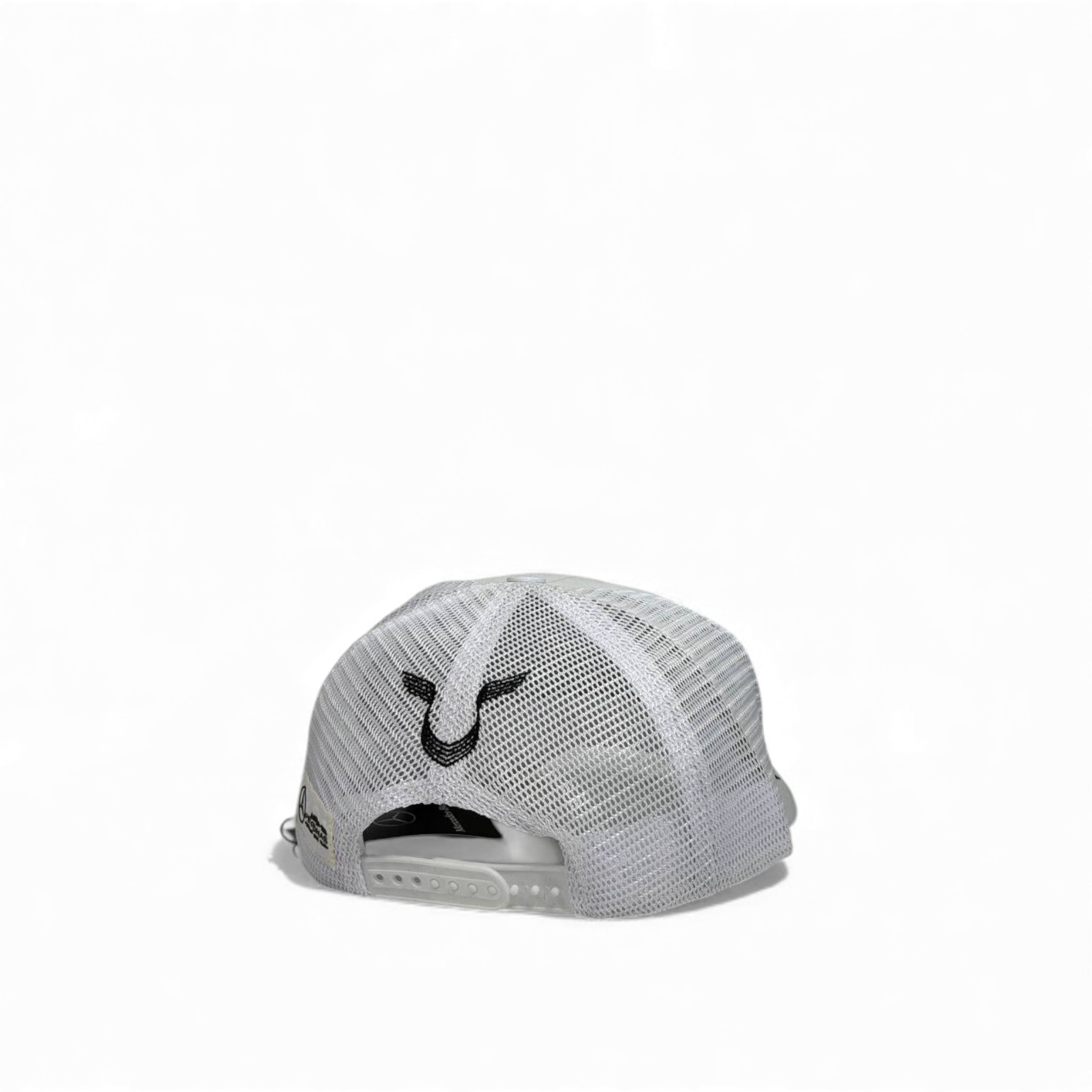 š§¢ Mercedes-Benz White Mesh Trucker Cap ā Classic Star Logo Edition