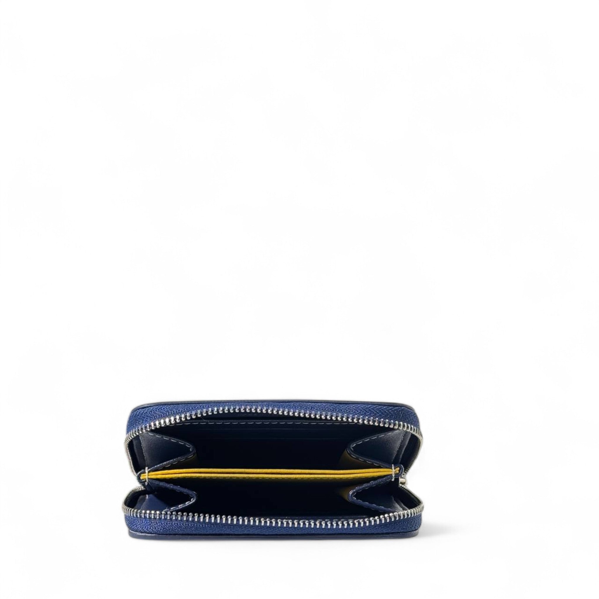 🔵 Goyard Navy Zip Wallet – Classic Luxury, Secure Style 🔵
