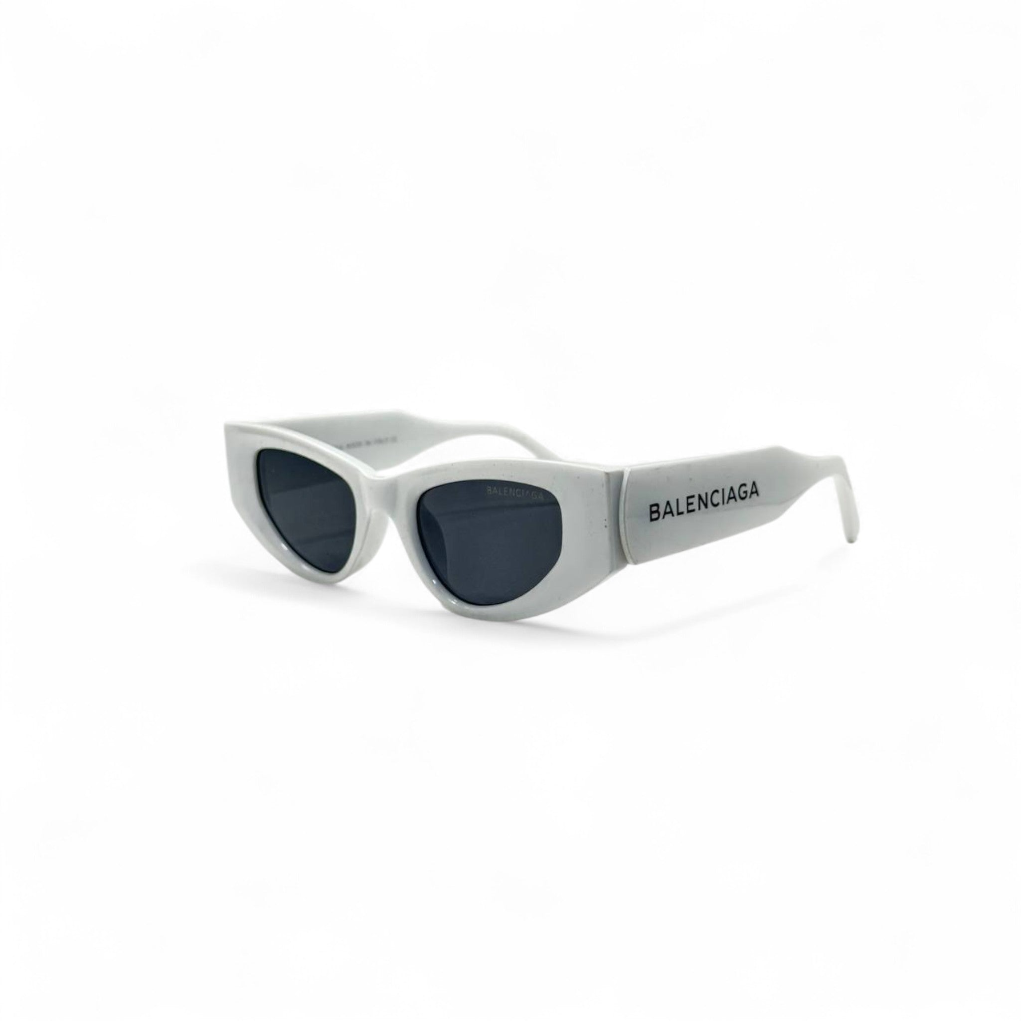 Balenciaga Chunky Oval Sunglasses – Matte White Boldness 🤍🖤