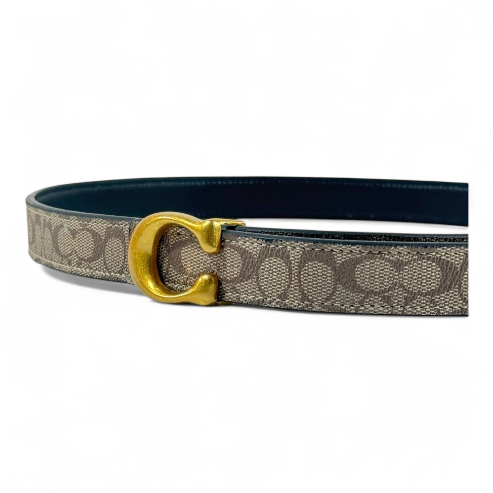 🖤✨ Coach Signature Canvas Belt with Gold “C” Buckle – 115cm 👑💎