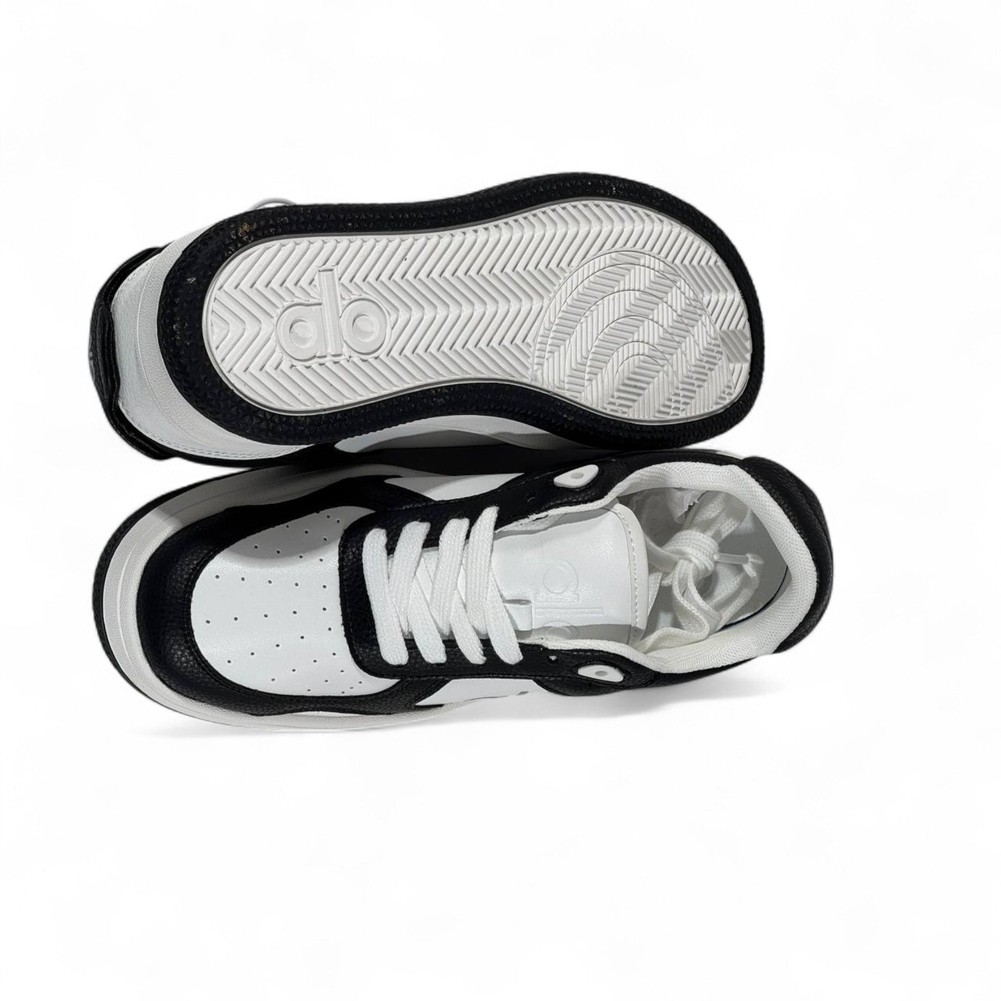 ⚫⚪ Alo Black & White Sneakers | Bold Contrast, Everyday Comfort 👟✨