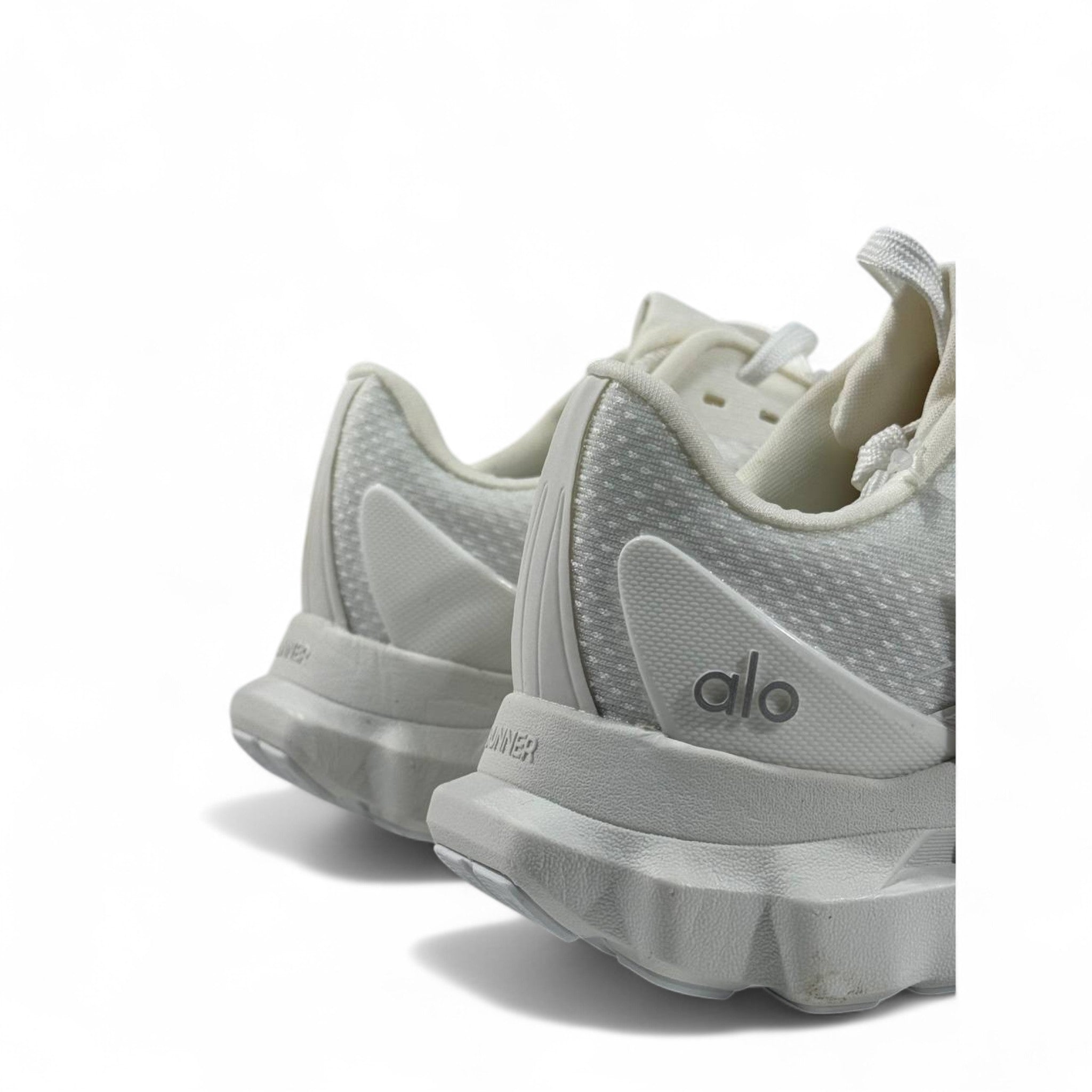 ✨ Alo White Runner Sneakers – Lightweight Performance & Everyday Comfort ✨