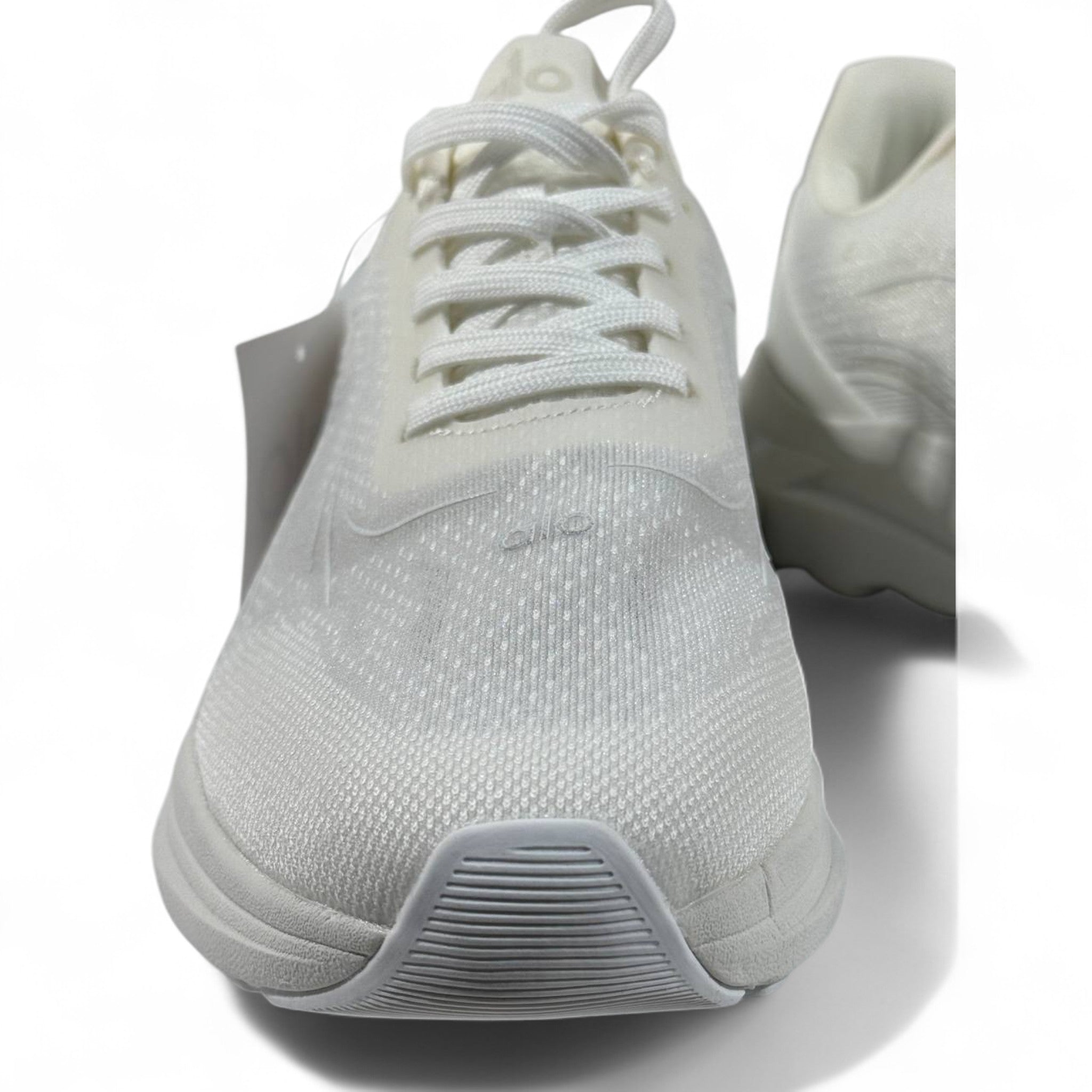 ✨ Alo White Runner Sneakers – Lightweight Performance & Everyday Comfort ✨