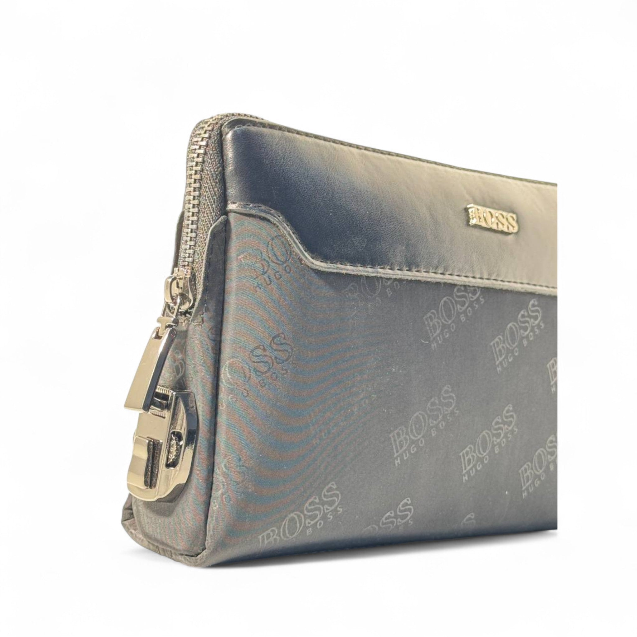 BOSS Embossed Signature Zip Wallet โ Luxe Leather Finish ๐ค๐ผ