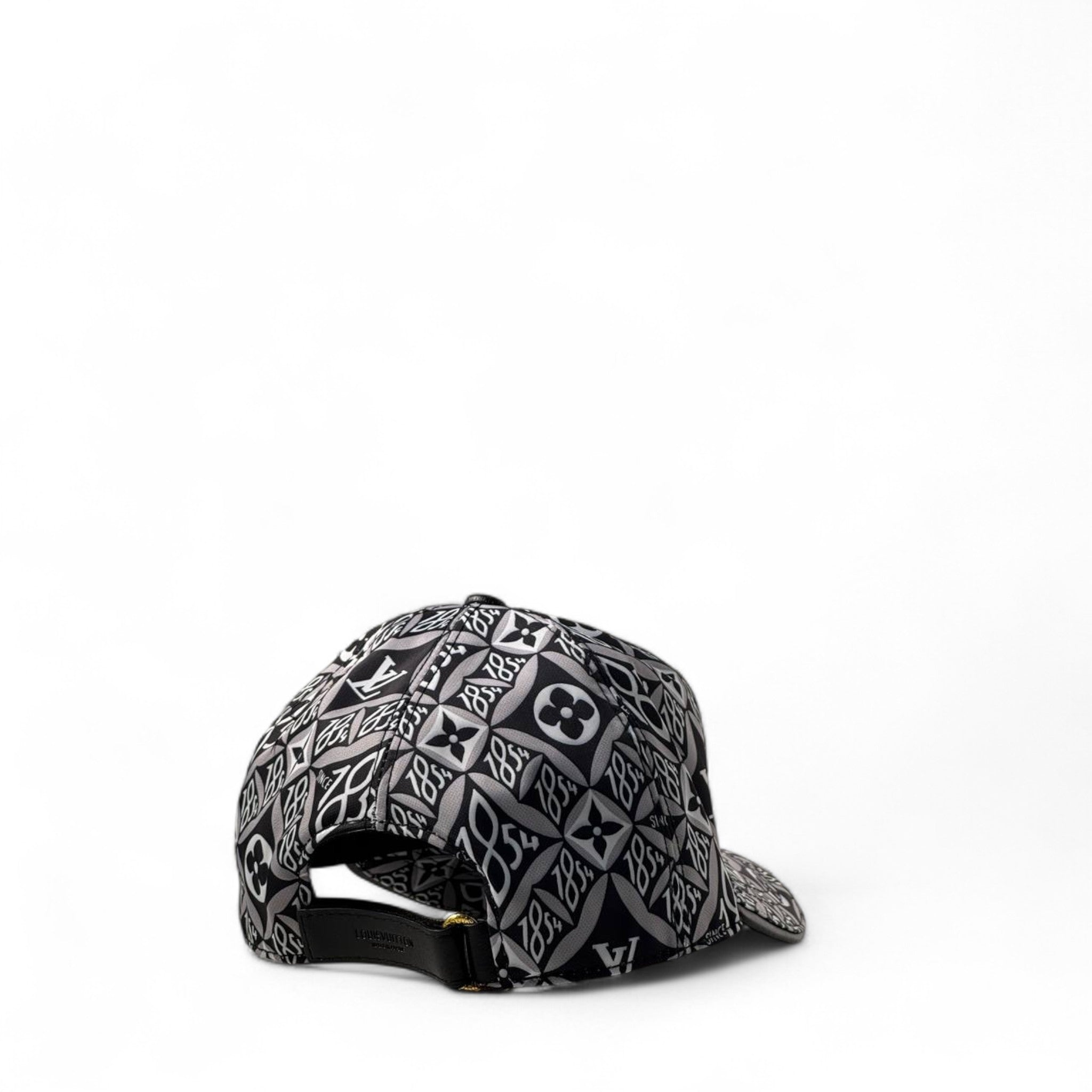 Louis Vuitton “Since 1854” Monogram Cap – Black & White Edition ⚫⚪🧢