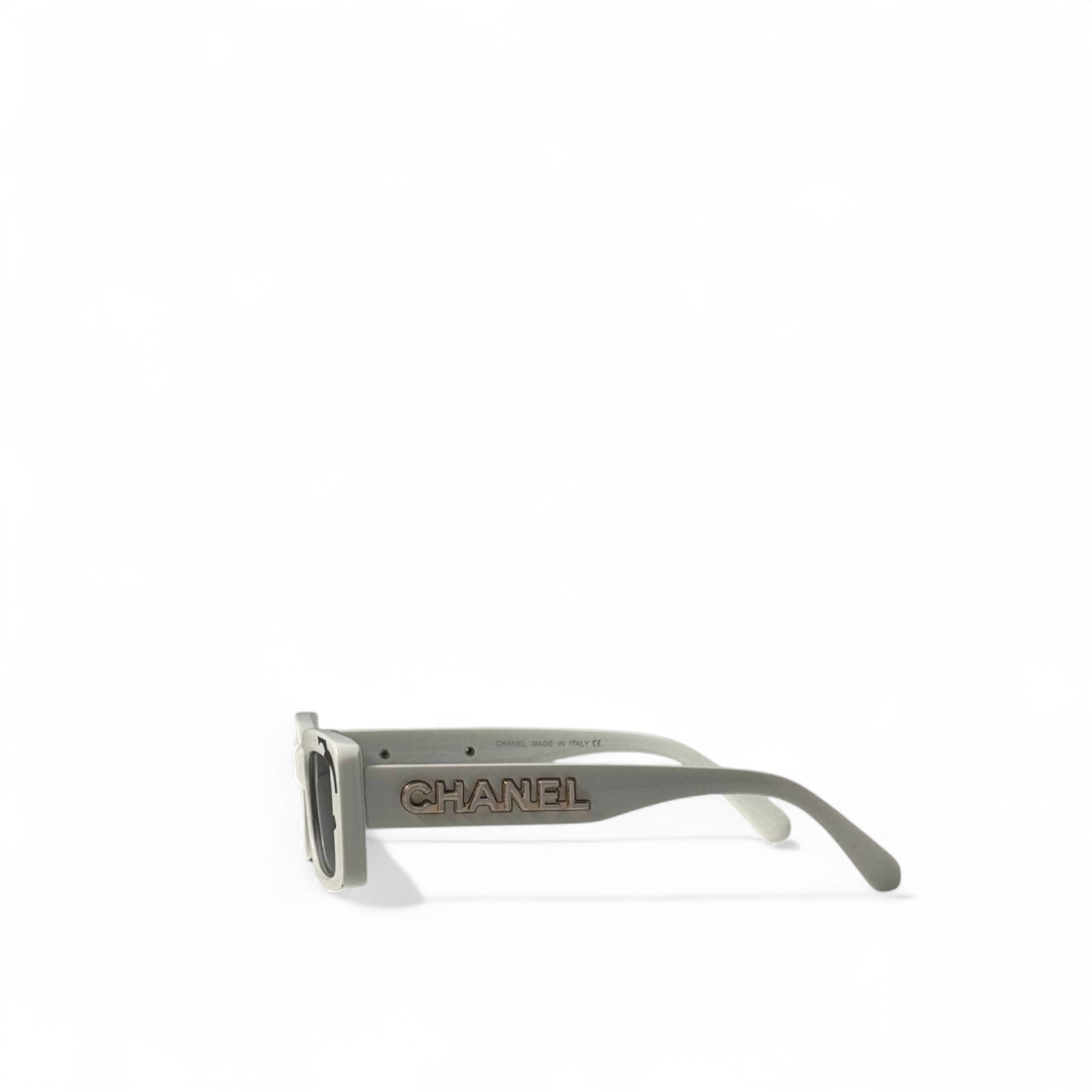 🤍 CHANEL White Logo Rectangular Sunglasses – Iconic Parisian Glam Redefined 🕶️✨