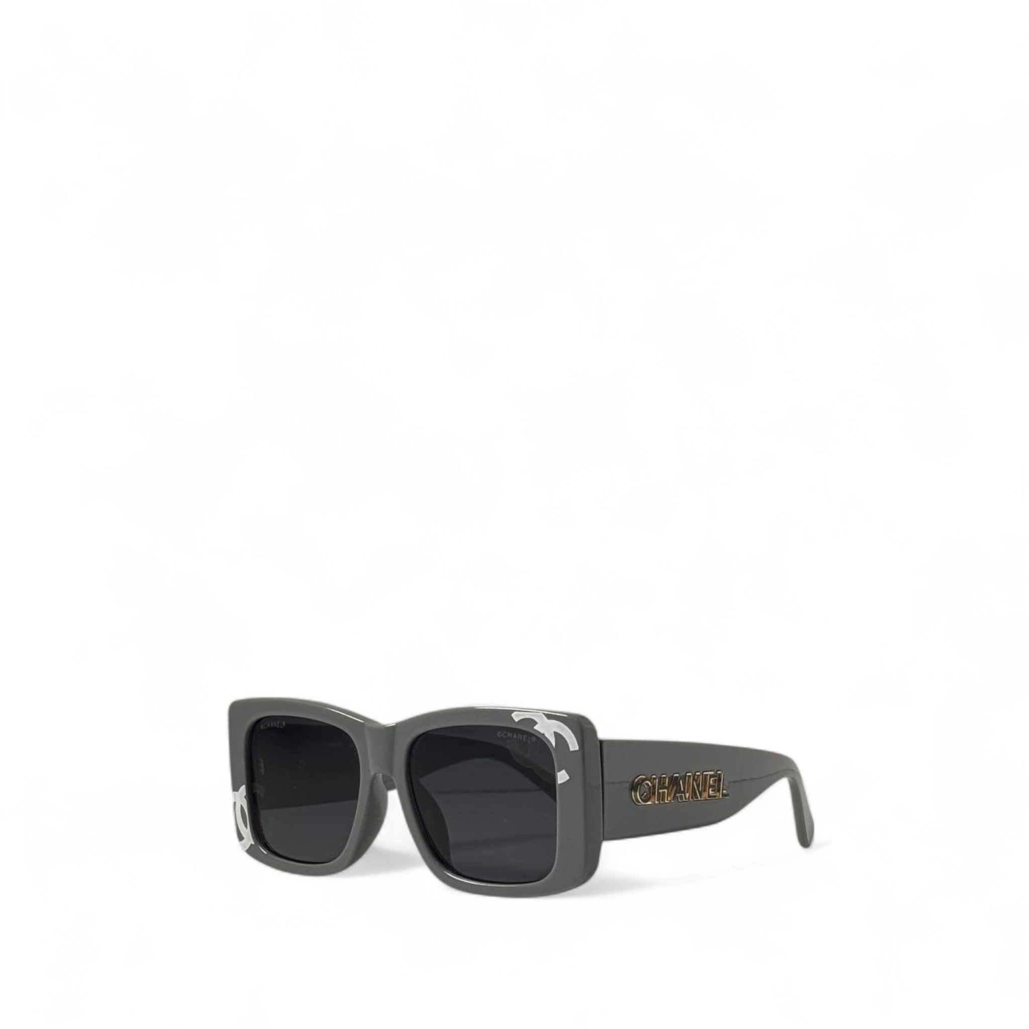 🖤 CHANEL Gray Square Sunglasses – Iconic Gold Logo Edition with Monogram Detail ✨