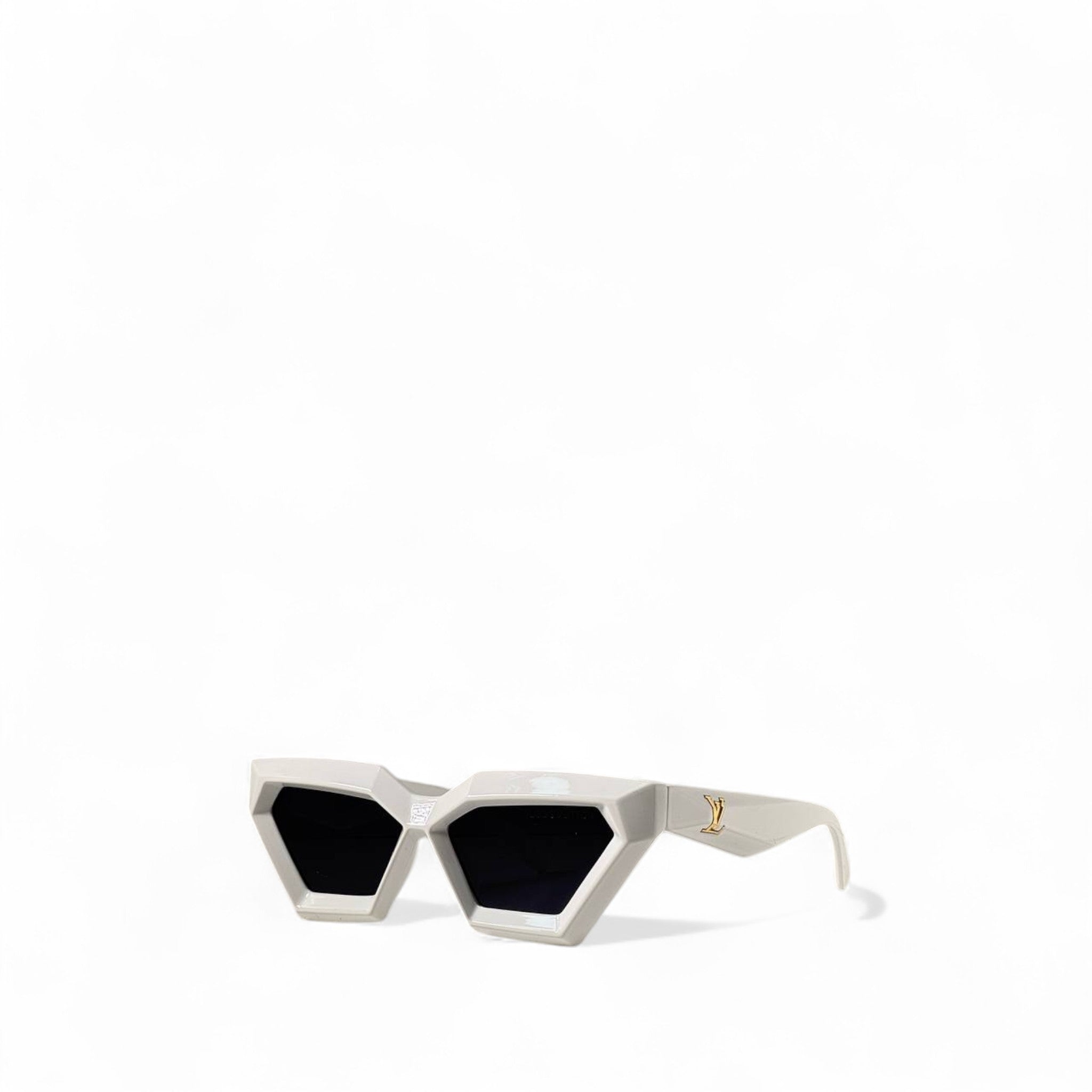 🤍 Louis Vuitton White Geometric Sunglasses – Sculpted Icons with Gold LV Detailing ✨🕶️