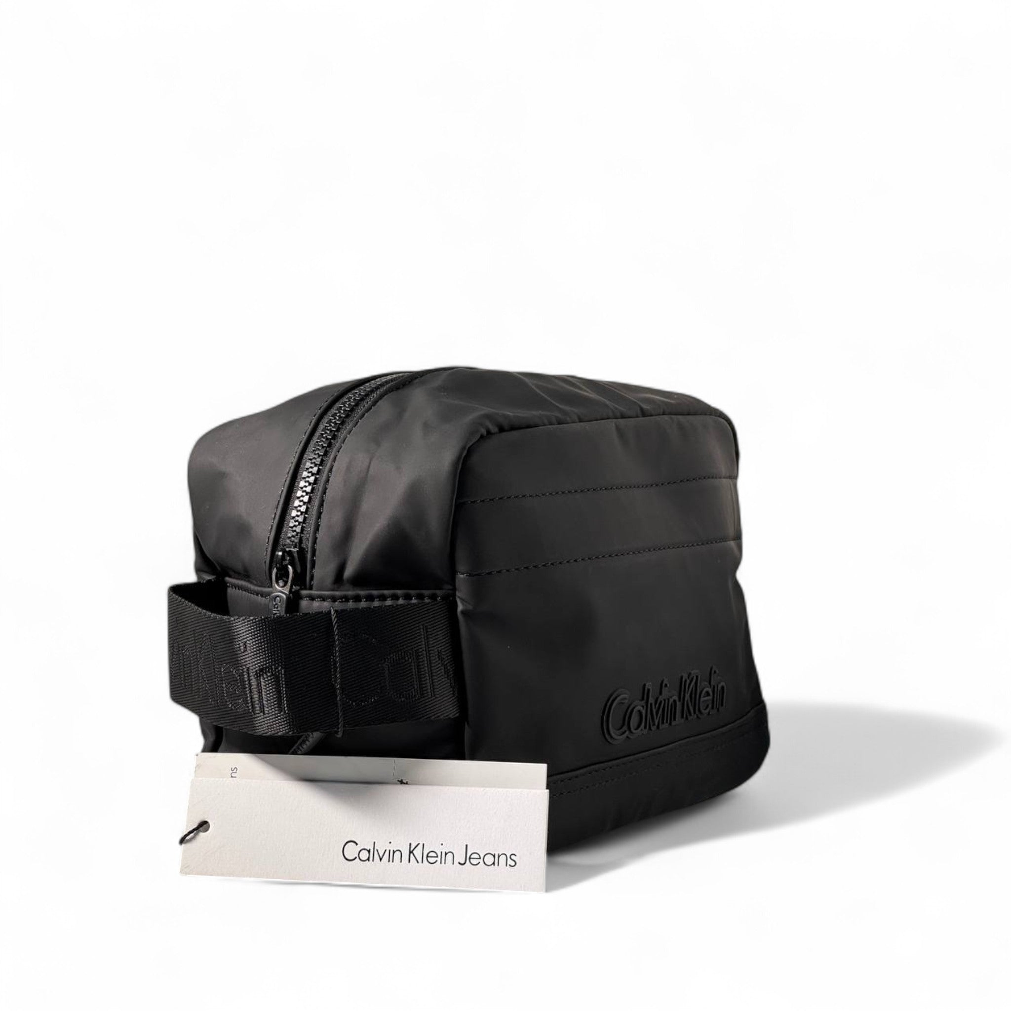 🖤 Calvin Klein Black Toiletry Bag – Sleek Travel Companion for the Modern Minimalist ✈️🧼
