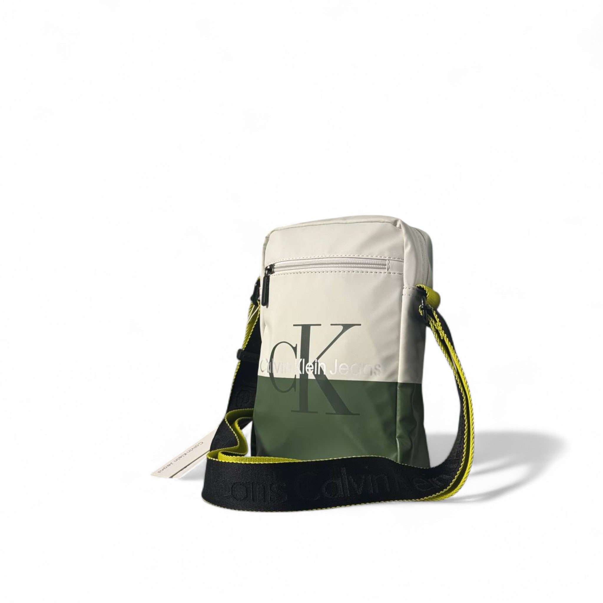 🟢 Calvin Klein Jeans Colorblock Crossbody – Sport Luxe with Urban Utility 🎒✨
