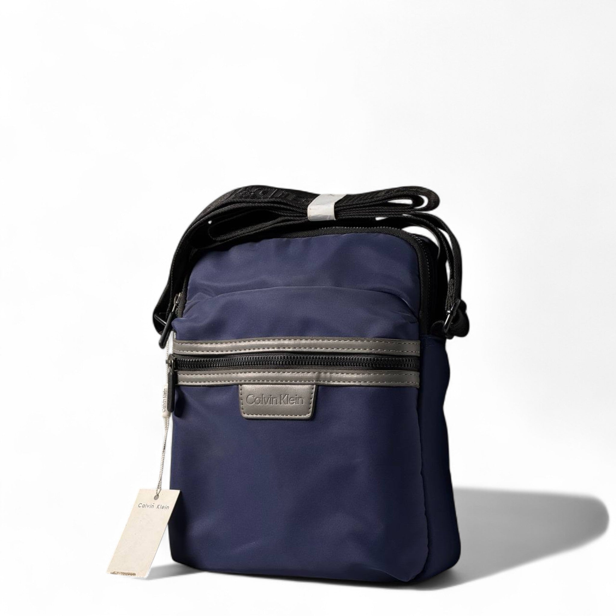 🔵 Calvin Klein Navy Crossbody Bag – Sleek Minimalism, Everyday Function ✨🖤
