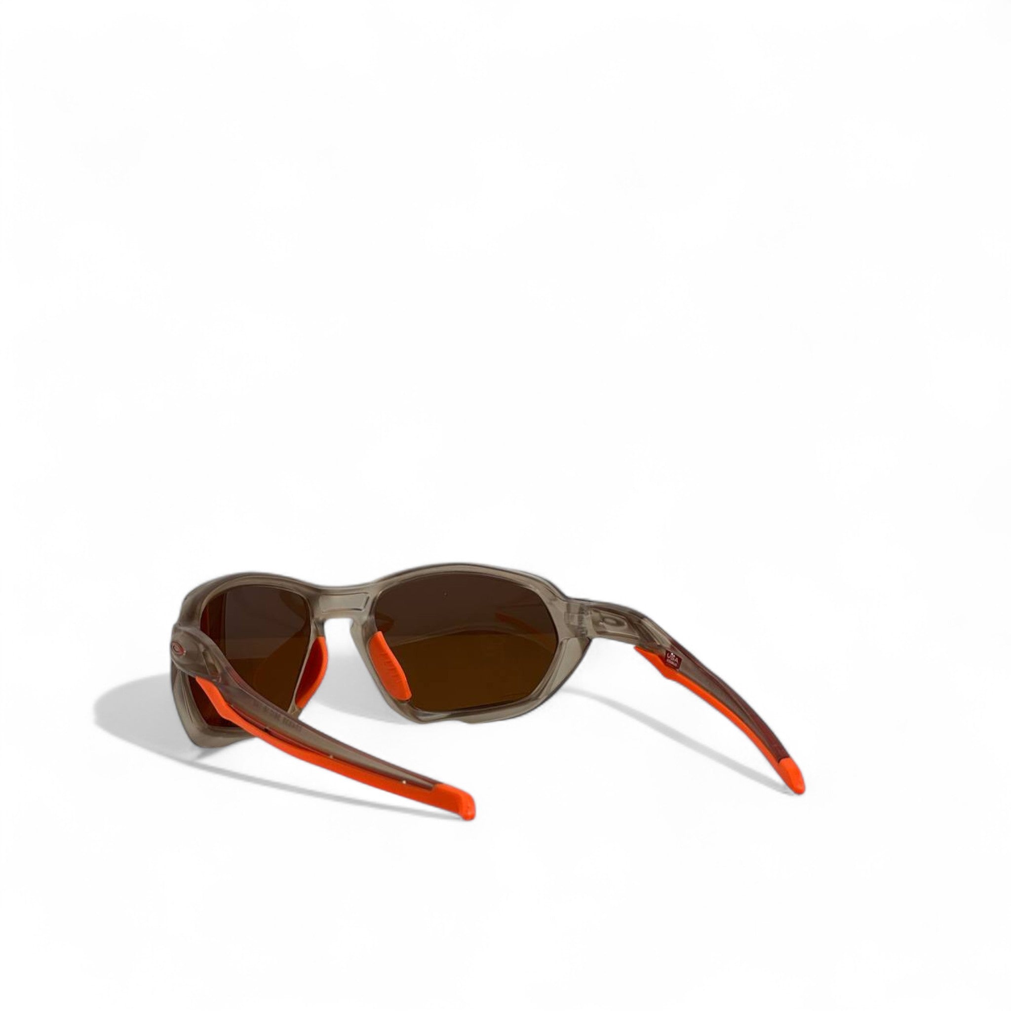 🟠 Oakley Sports Sunglasses – Grey Frame & Orange Accents 🕶️⚡