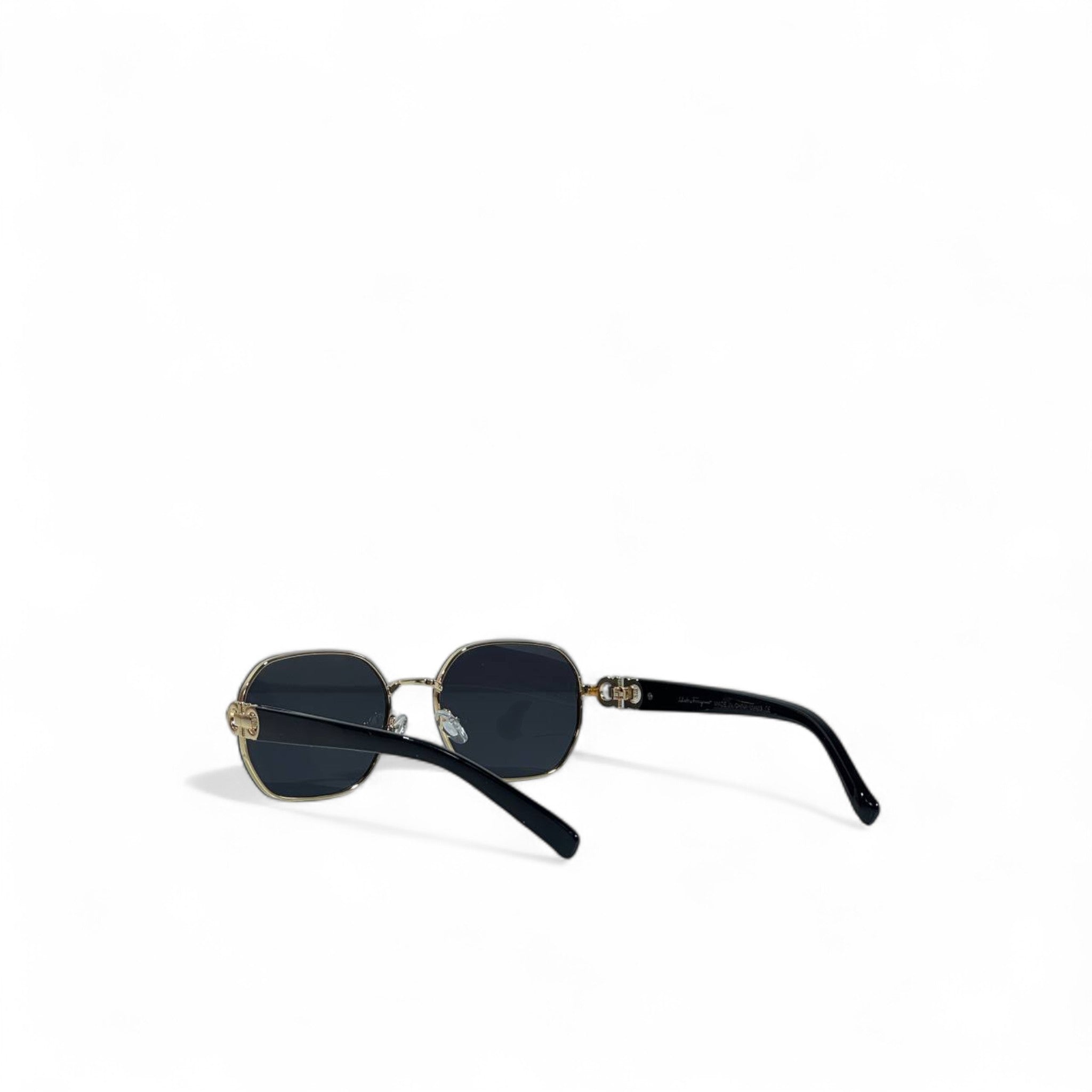 🖤 Salvatore Ferragamo Square Sunglasses – Black & Gold Luxury 🕶️✨