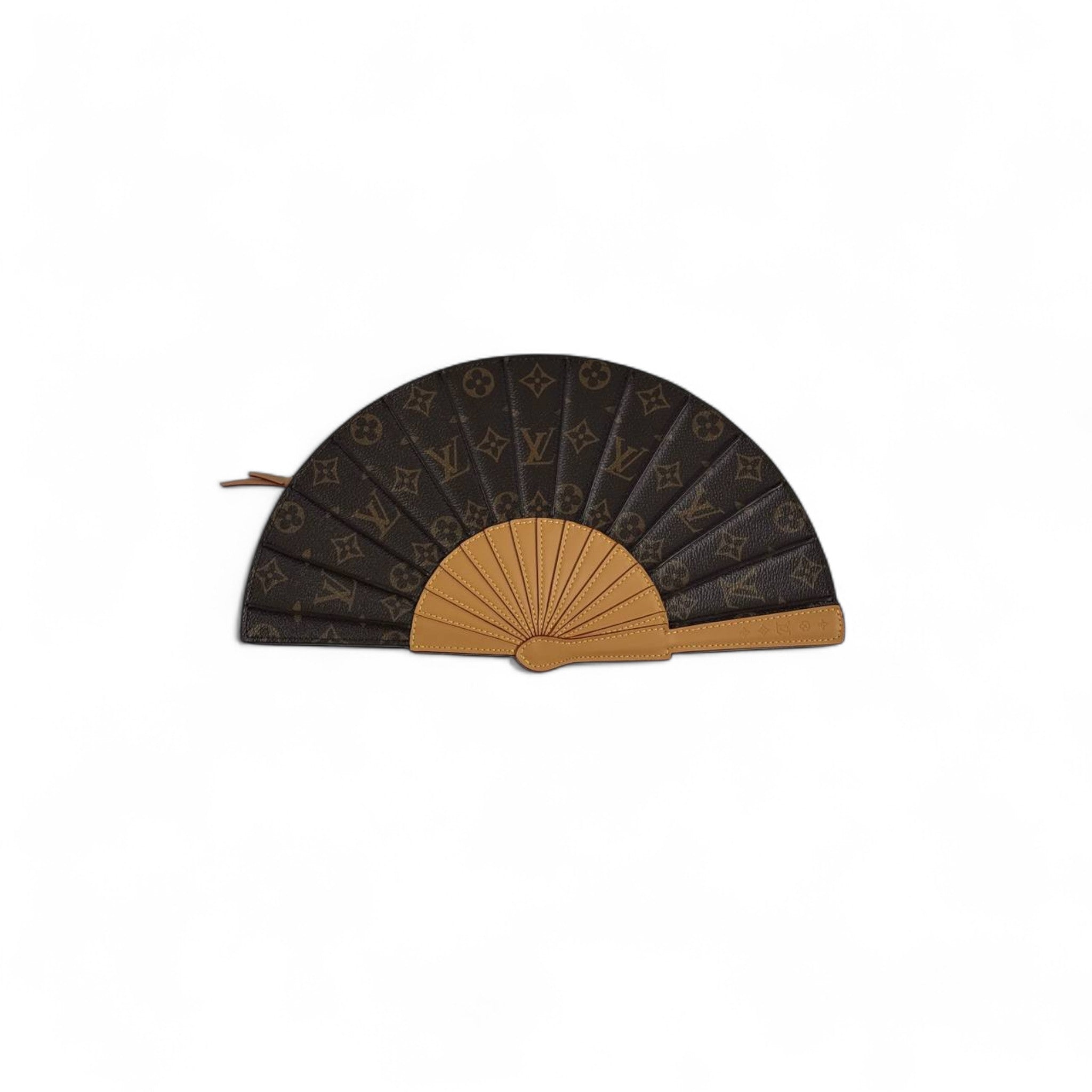 Louis Vuitton Monogram Fan Clutch – Limited Edition Statement Piece 🌟👜