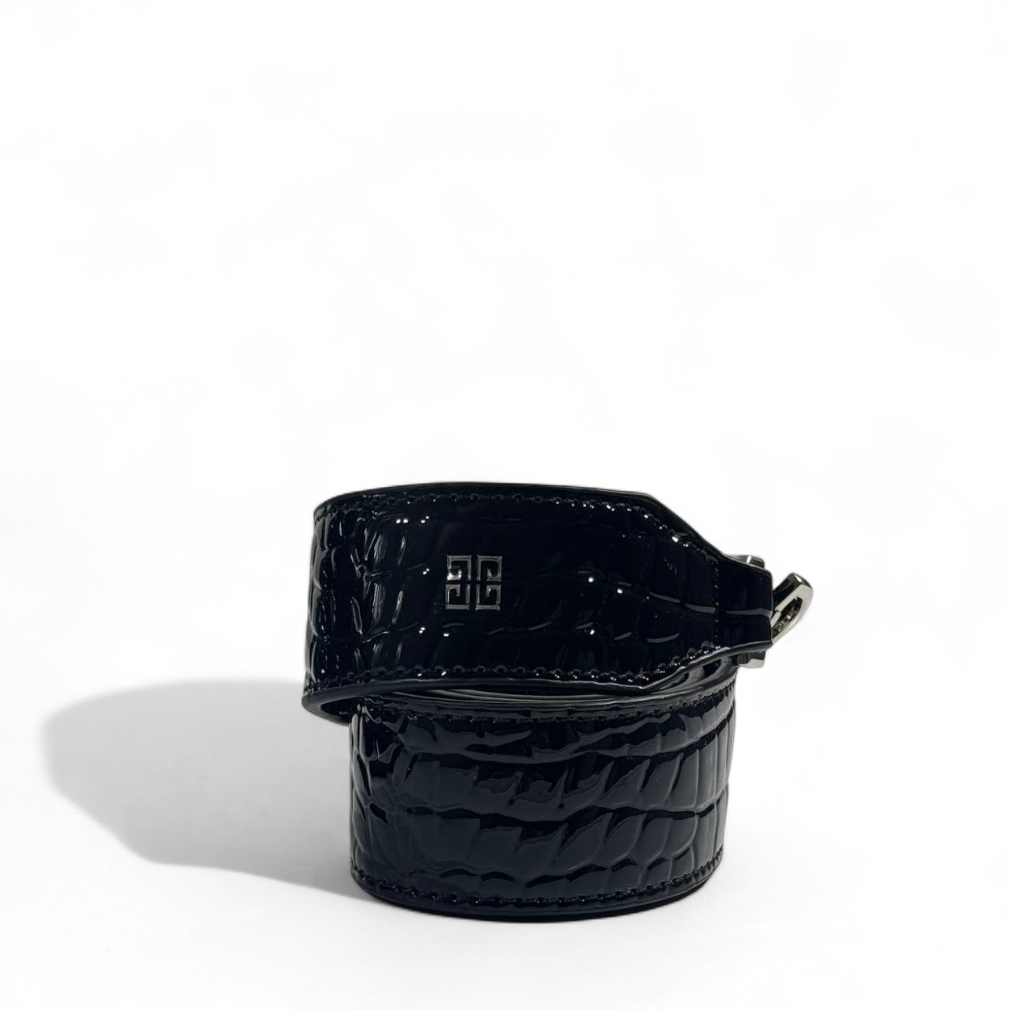 🖤🐊 Givenchy Croc-Embossed Black Patent Handbag – Fierce, Sleek & Couture ✨