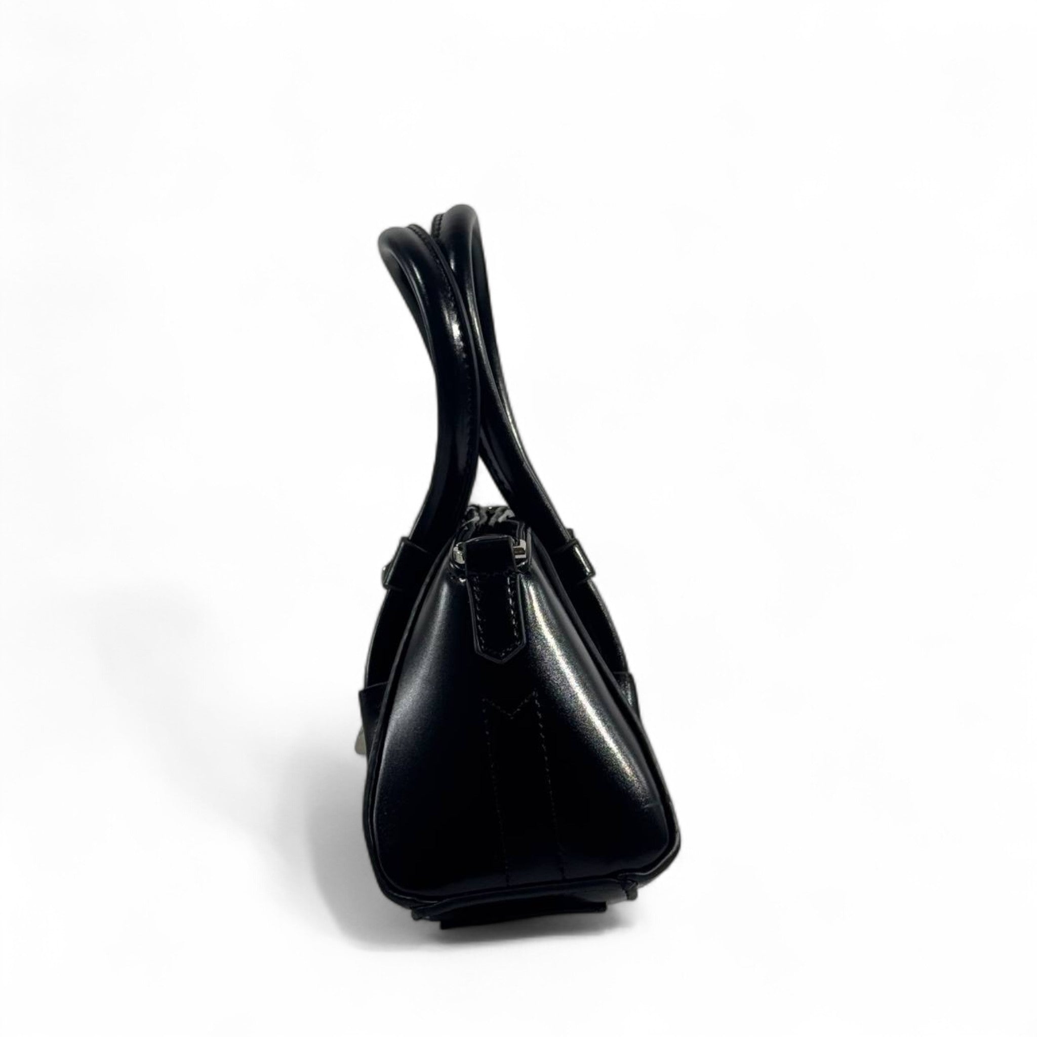 🖤 Givenchy Smooth Black Leather Handbag – Classic, Sleek & Iconic ✨