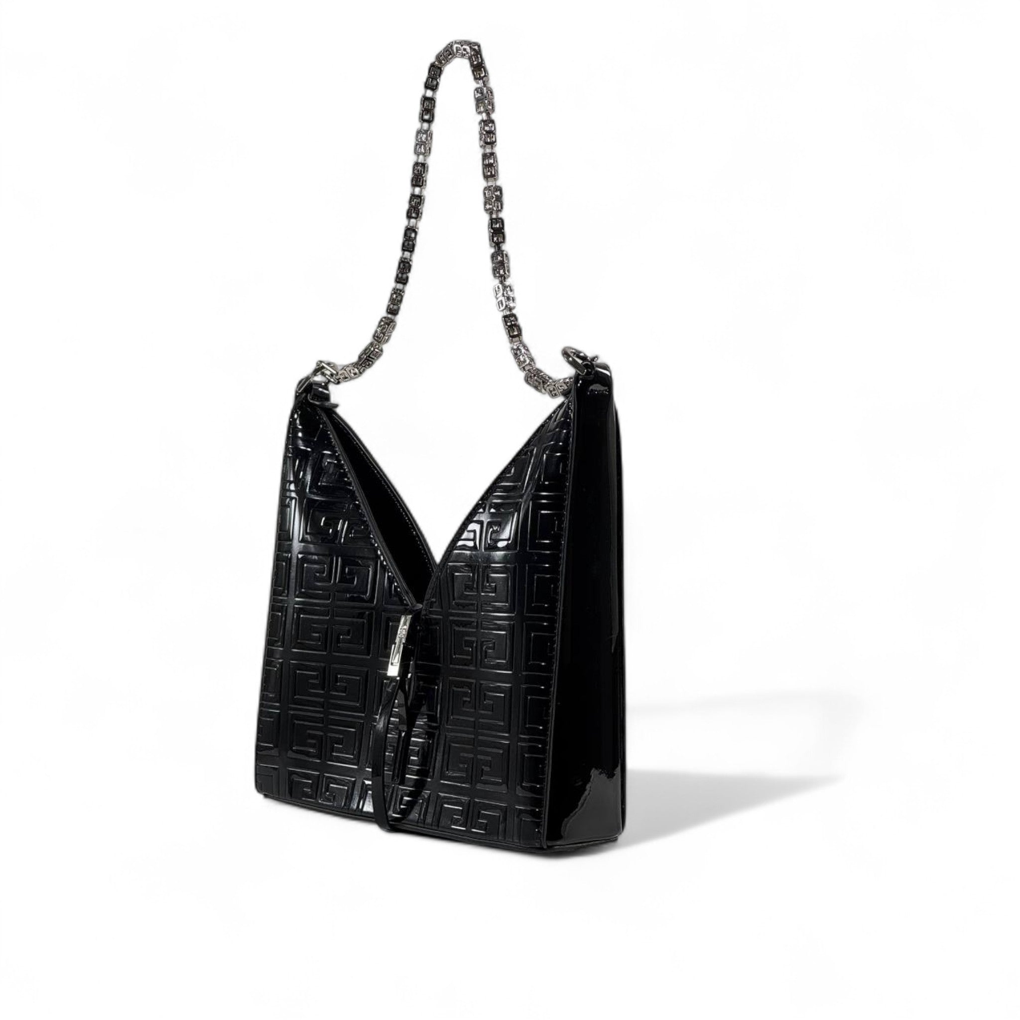 🖤 Givenchy Black V-Cut Chain Shoulder Bag – Modern, Bold & Couture ✨