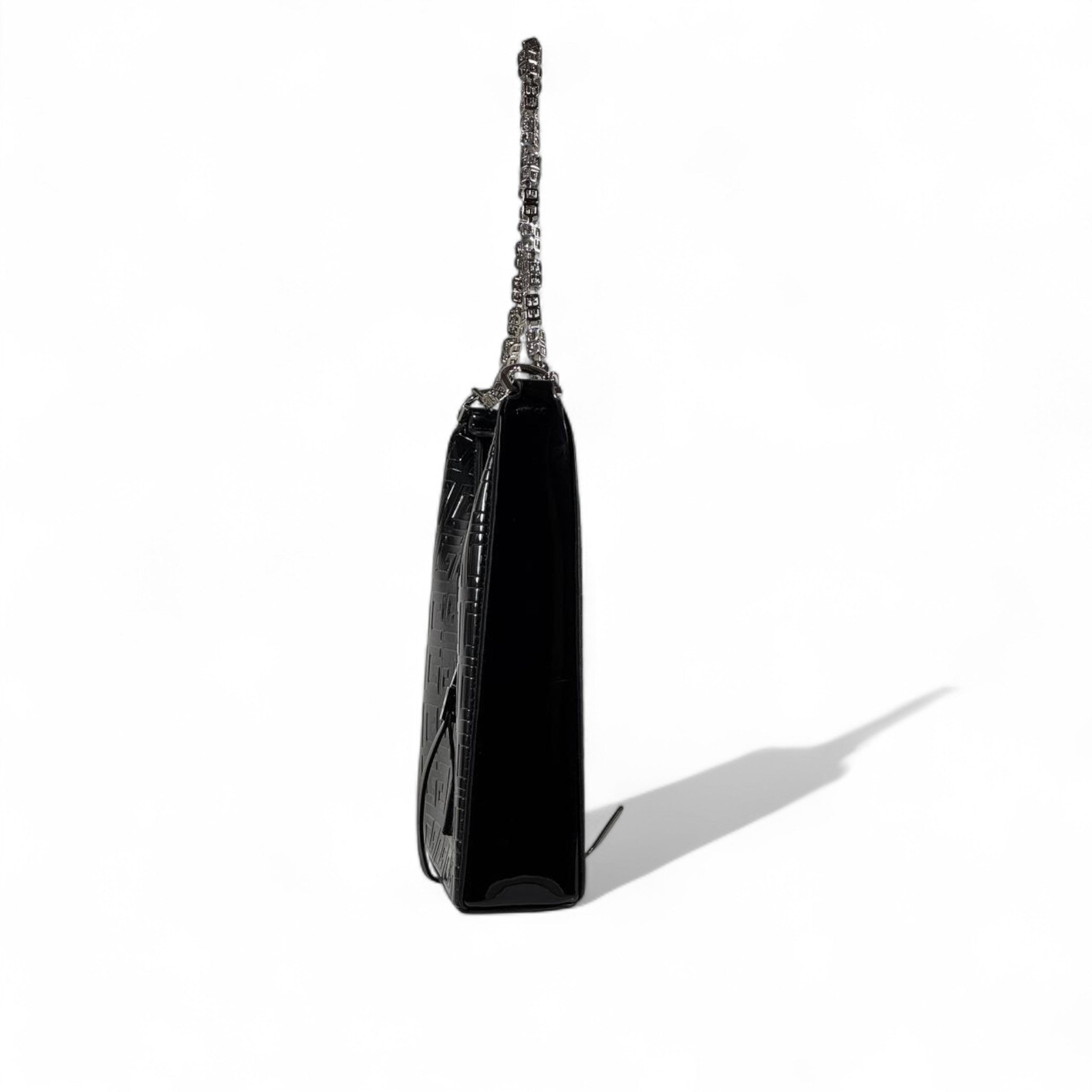 🖤 Givenchy Black V-Cut Chain Shoulder Bag – Modern, Bold & Couture ✨