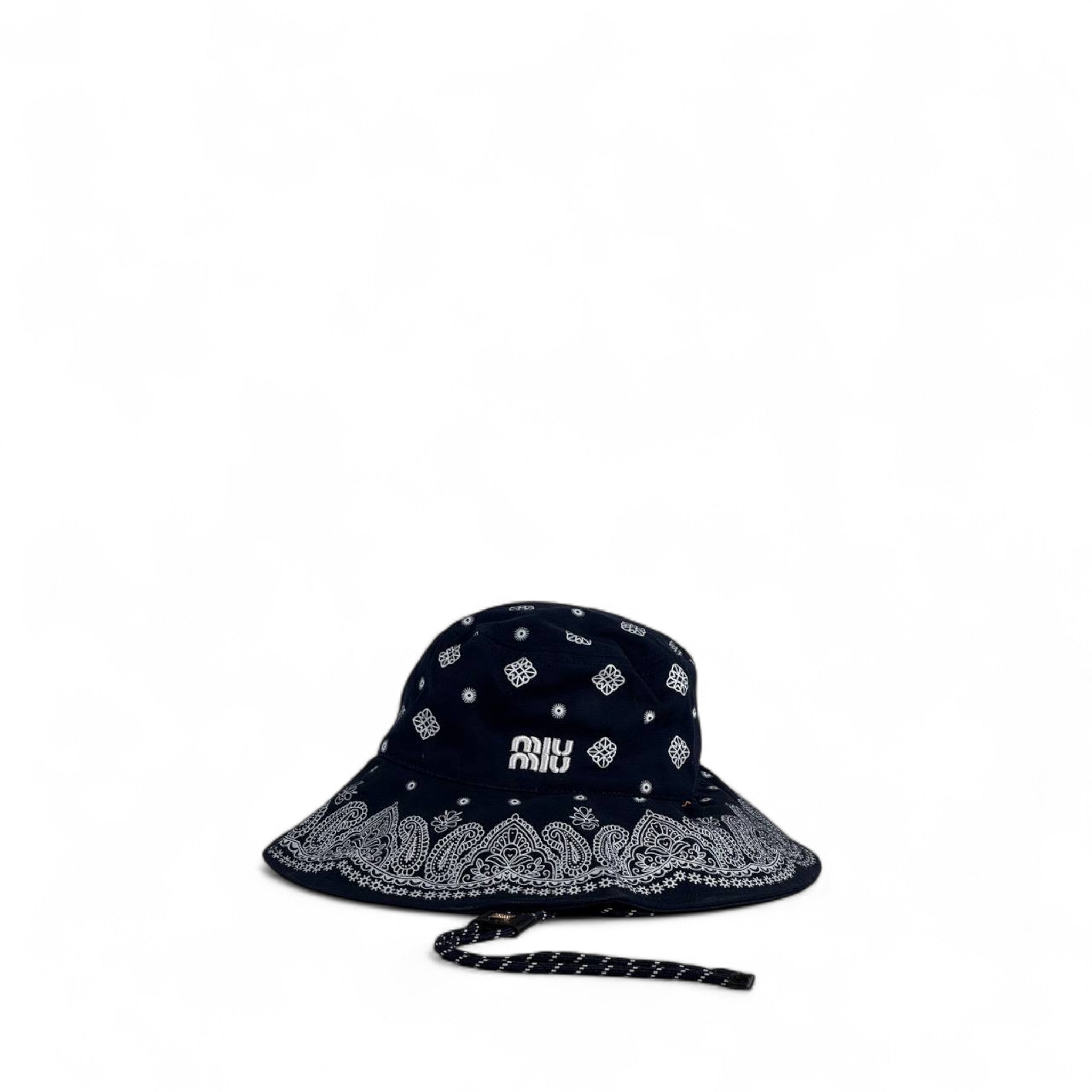 🖤 Miu Miu Bandana-Print Bucket Hat – Chic, Bold & Effortlessly Cool navy 🔵 ✨