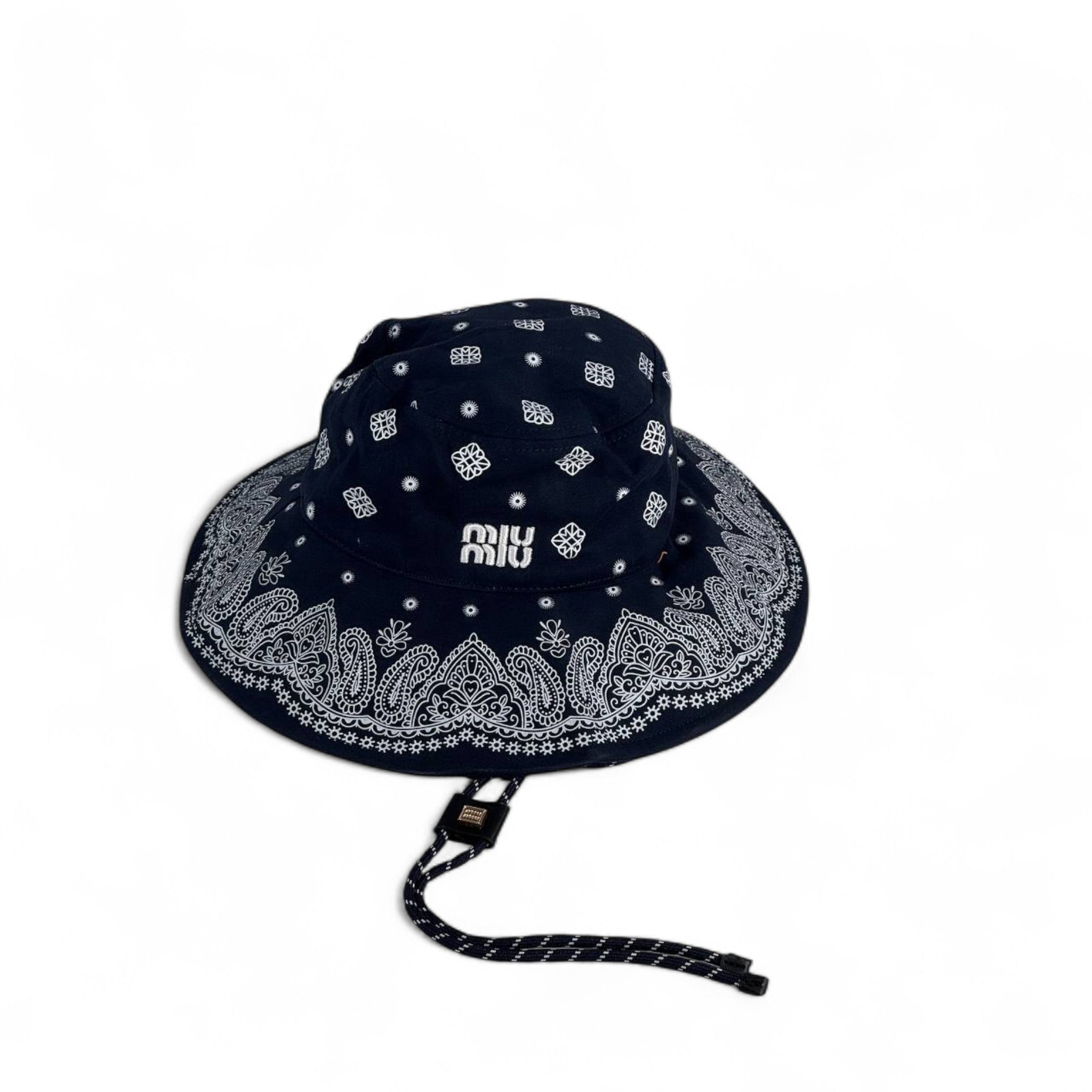 🖤 Miu Miu Bandana-Print Bucket Hat – Chic, Bold & Effortlessly Cool navy 🔵 ✨