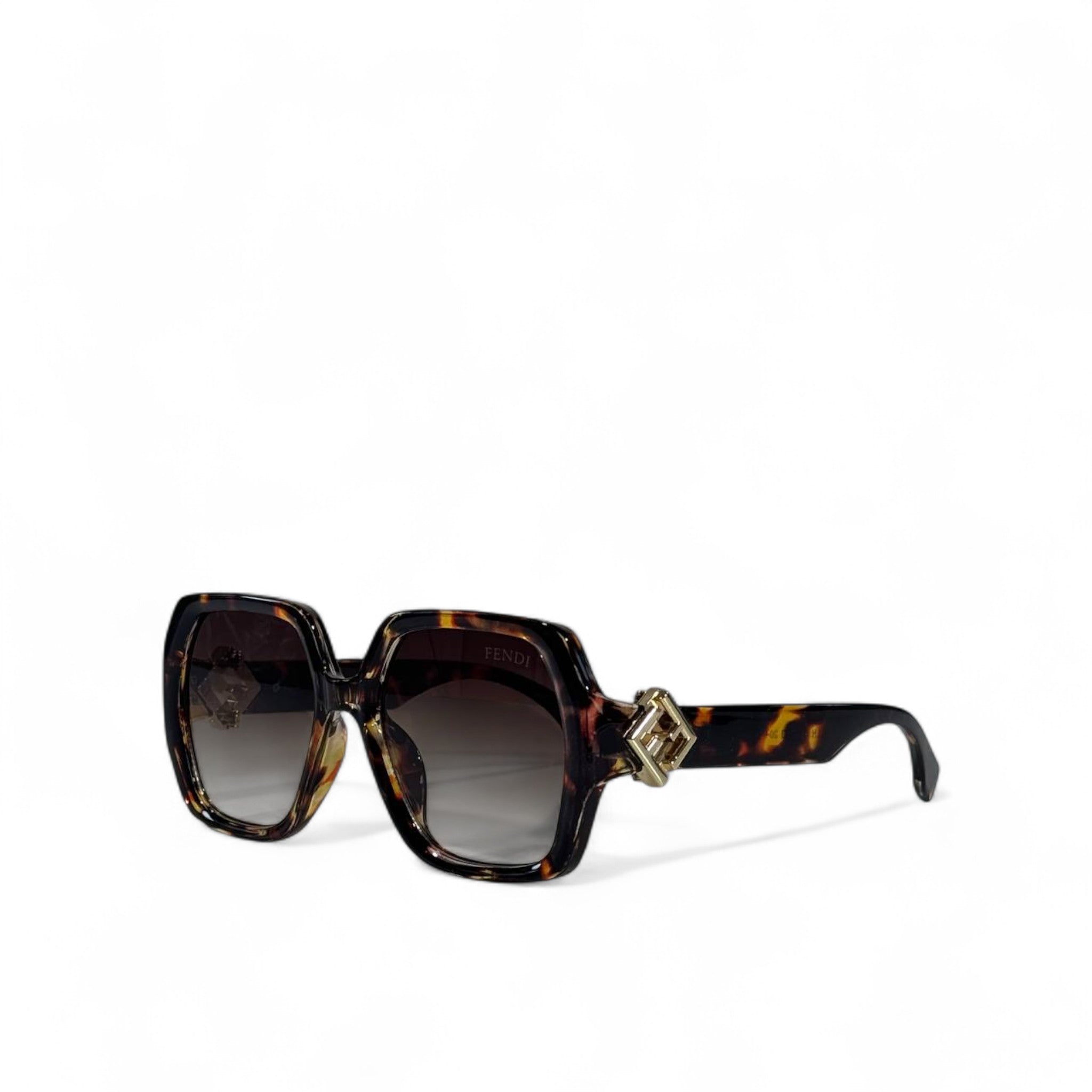 ✨ Fendi Luxury Sunglasses – Oversized Tortoiseshell Frame with Gold FF Logo 🕶️👑