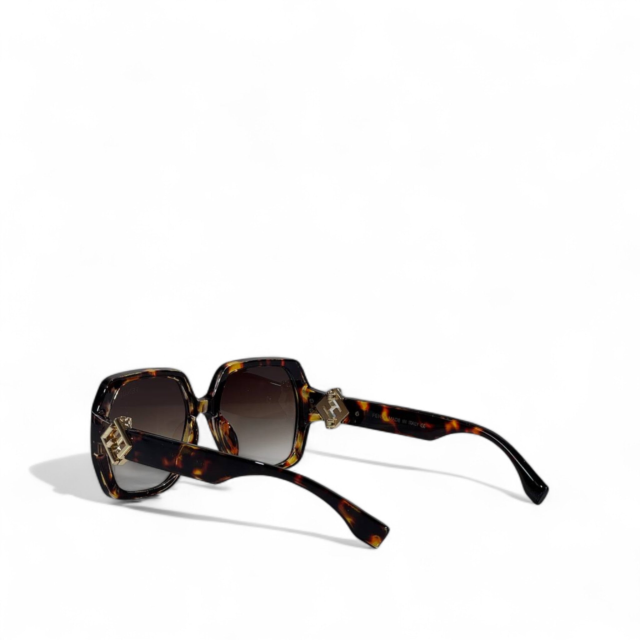 ✨ Fendi Luxury Sunglasses – Oversized Tortoiseshell Frame with Gold FF Logo 🕶️👑
