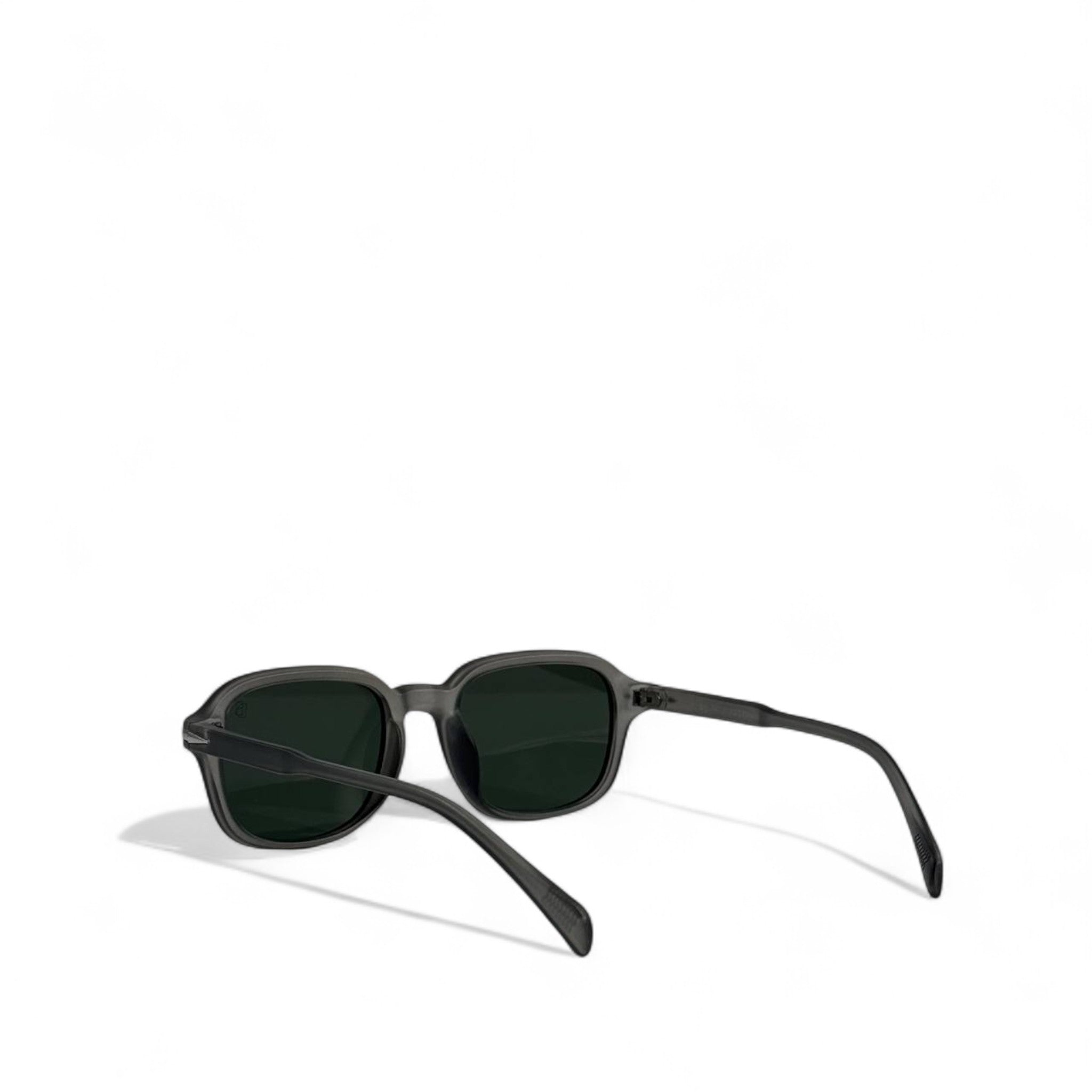 ✨ David Beckham Sunglasses – Grey Acetate Frame with Dark Green Lenses 🕶️🇮🇹