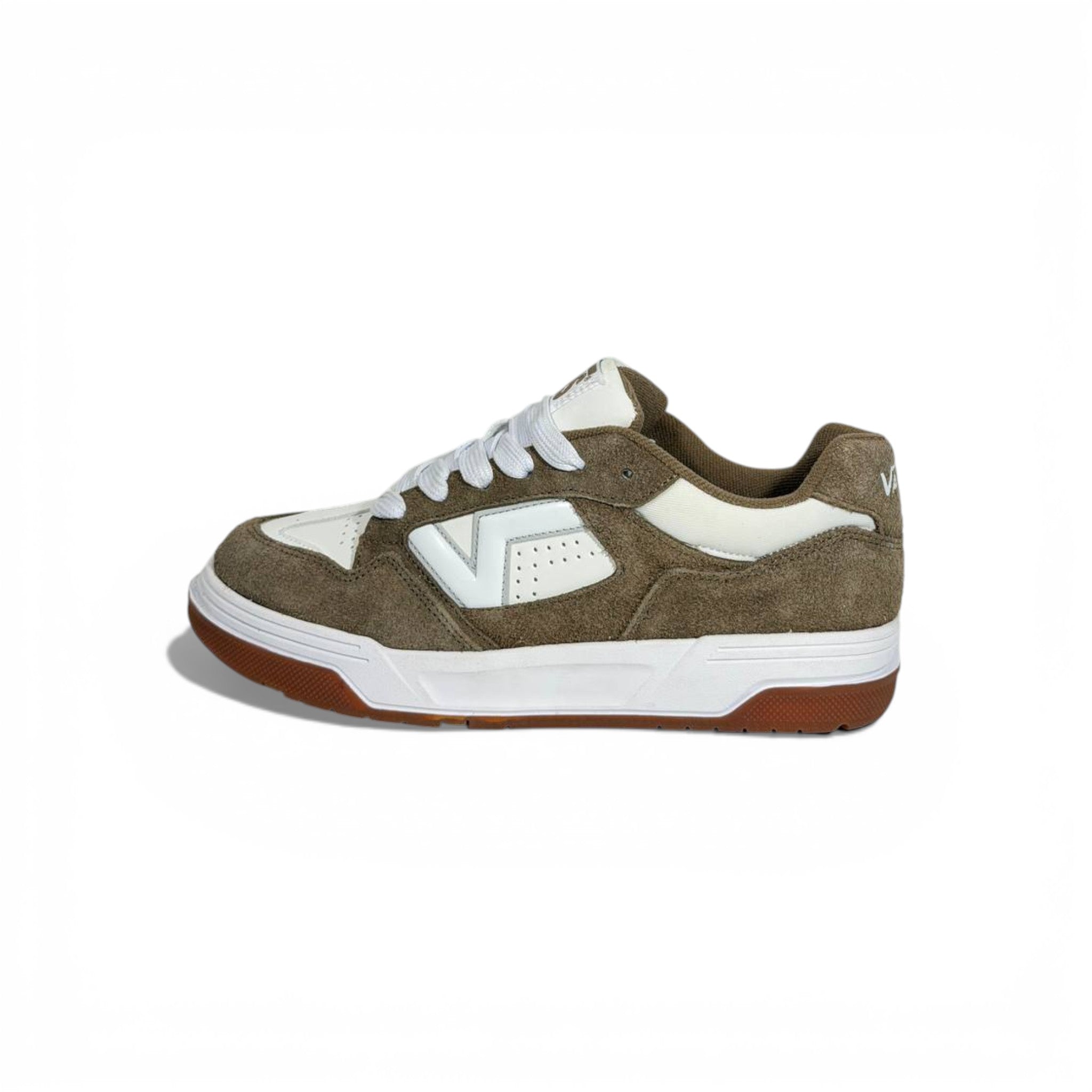 👟🔥 Vans Low-Top Sneakers – Brown Suede & White Classic Street Style 🤎🤍