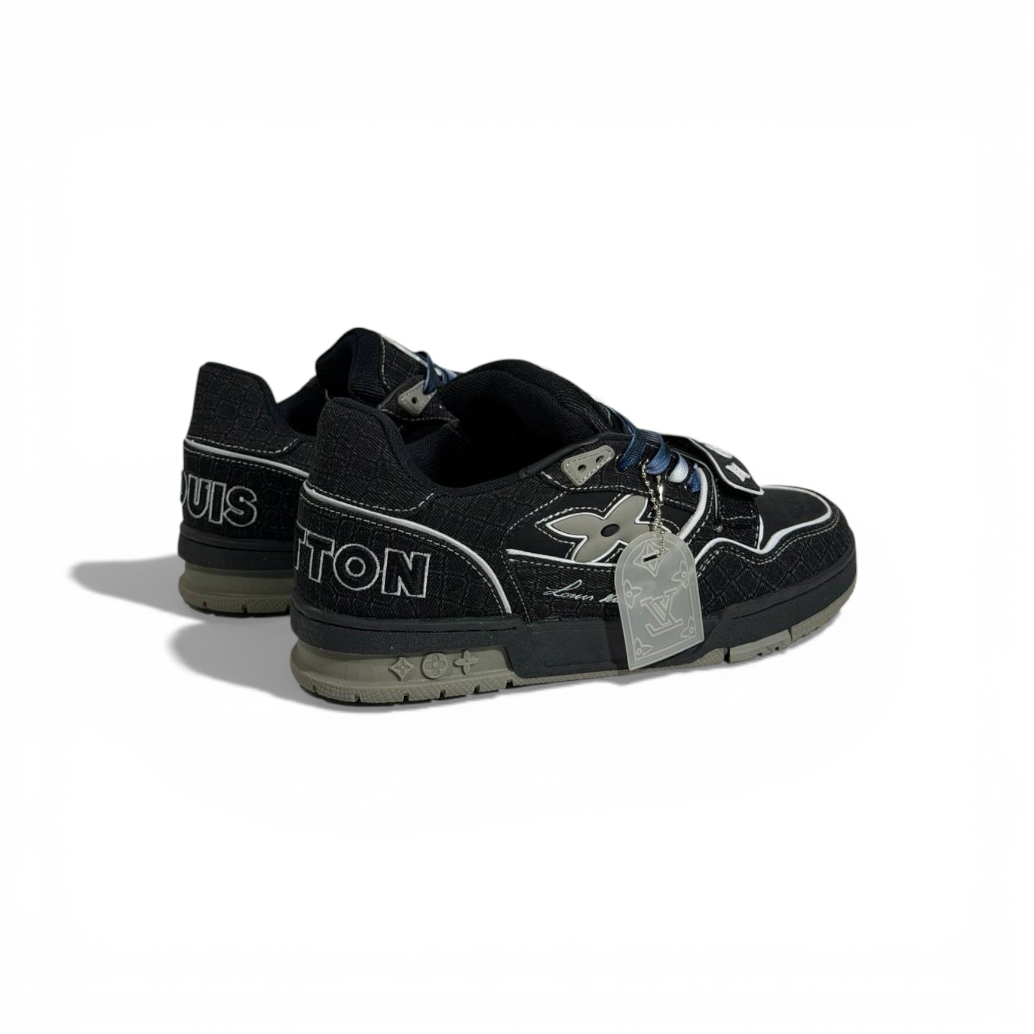🖤🔥 Louis Vuitton Luxury Low-Top Sneakers – Black Monogram Street Edition 👟✨