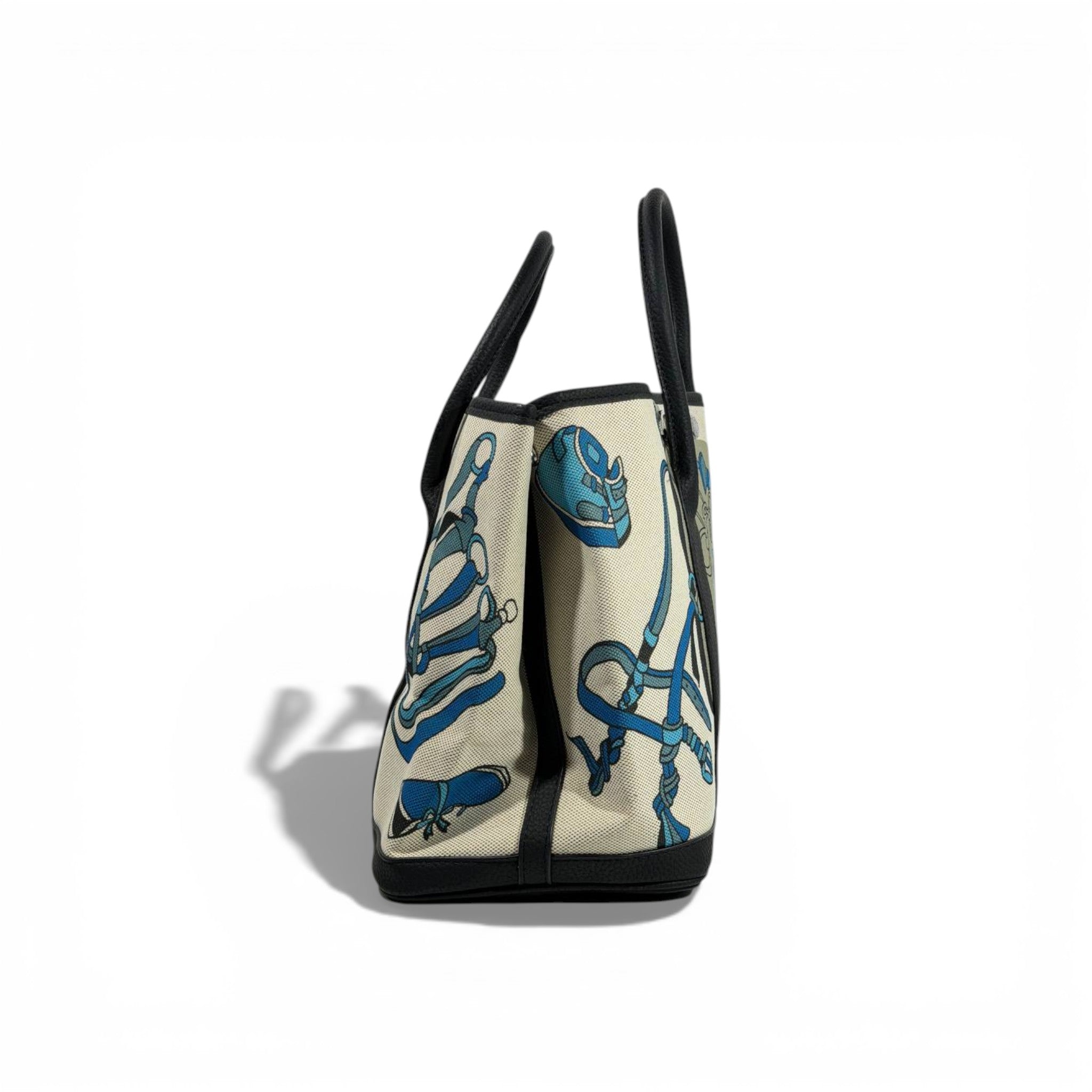 👜 Hermès Printed Canvas Tote Bag – Timeless Luxury & Artistic Elegance 🤍💙