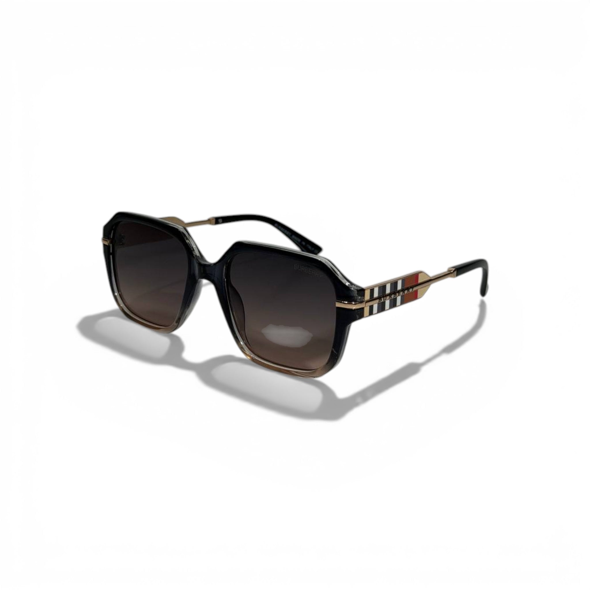 Burberry Square Sunglasses – Black Frame with Iconic Check Detail 🕶️✨
